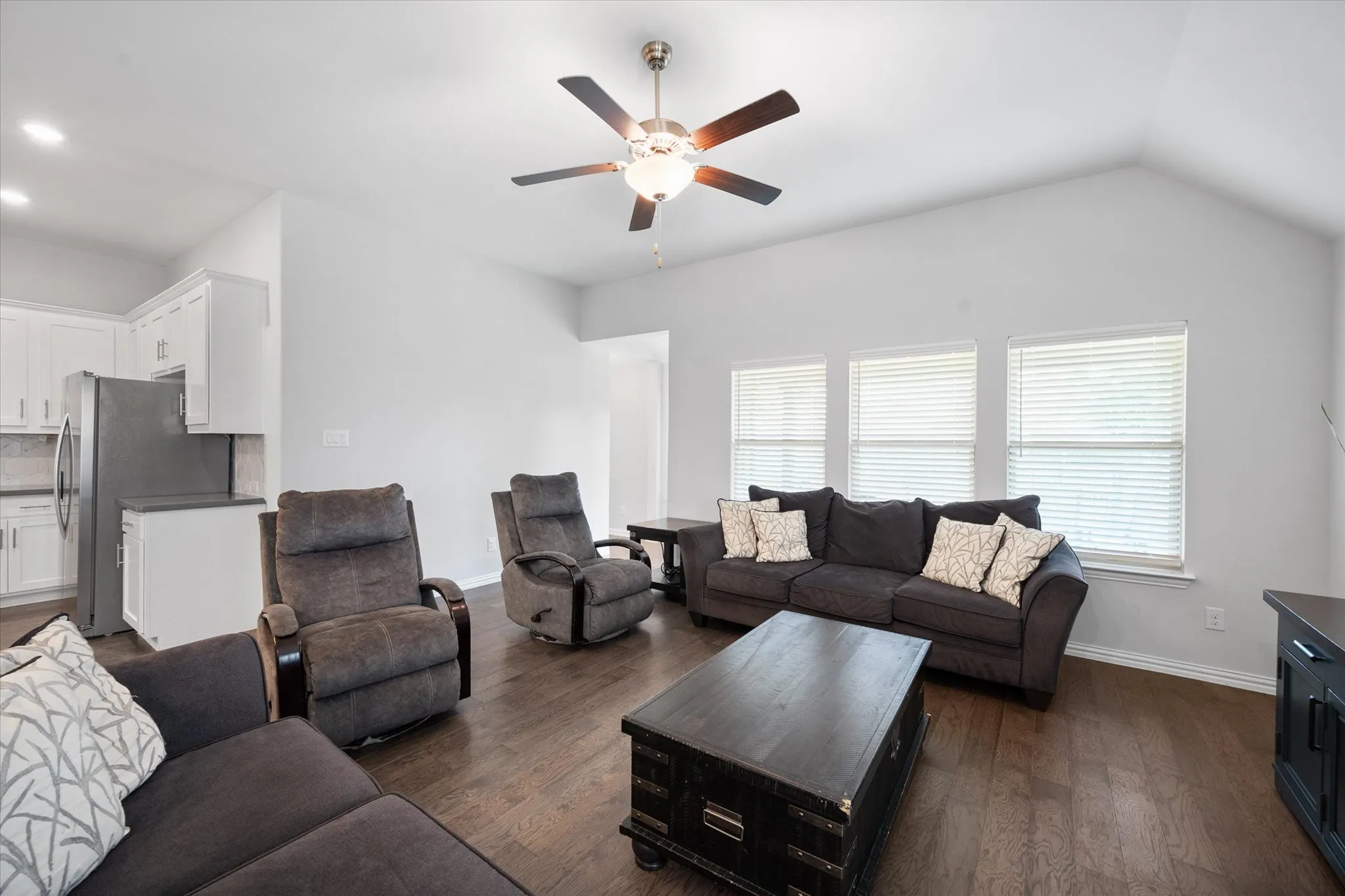Single Family Residence For Sale in Tarrant County , 424 Pheasant Hill Lane, Fort Worth, Texas 76028, 3 Bedroom, 2 Bathroom, 2 Garage spaces, 1,848 Sqft, built in 2020, mls#21364280, Real Estate Agent in Fort Worth, Homes For Sale in Tarrant county, Homes For Sale in Fort Worth, Realtor in Fort Worth Texas, Real Estate Brokerage Independent Realty Texas, Luminita Cordes Realtor