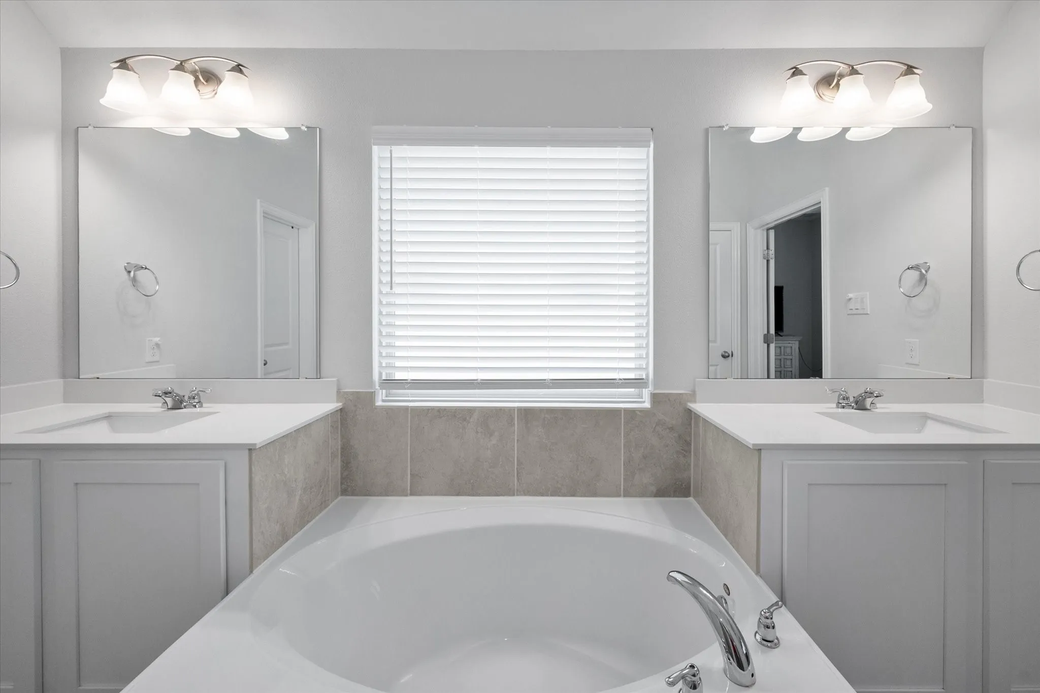 Single Family Residence For Sale in Tarrant County , 424 Pheasant Hill Lane, Fort Worth, Texas 76028, 3 Bedroom, 2 Bathroom, 2 Garage spaces, 1,848 Sqft, built in 2020, mls#21364280, Real Estate Agent in Fort Worth, Homes For Sale in Tarrant county, Homes For Sale in Fort Worth, Realtor in Fort Worth Texas, Real Estate Brokerage Independent Realty Texas, Luminita Cordes Realtor