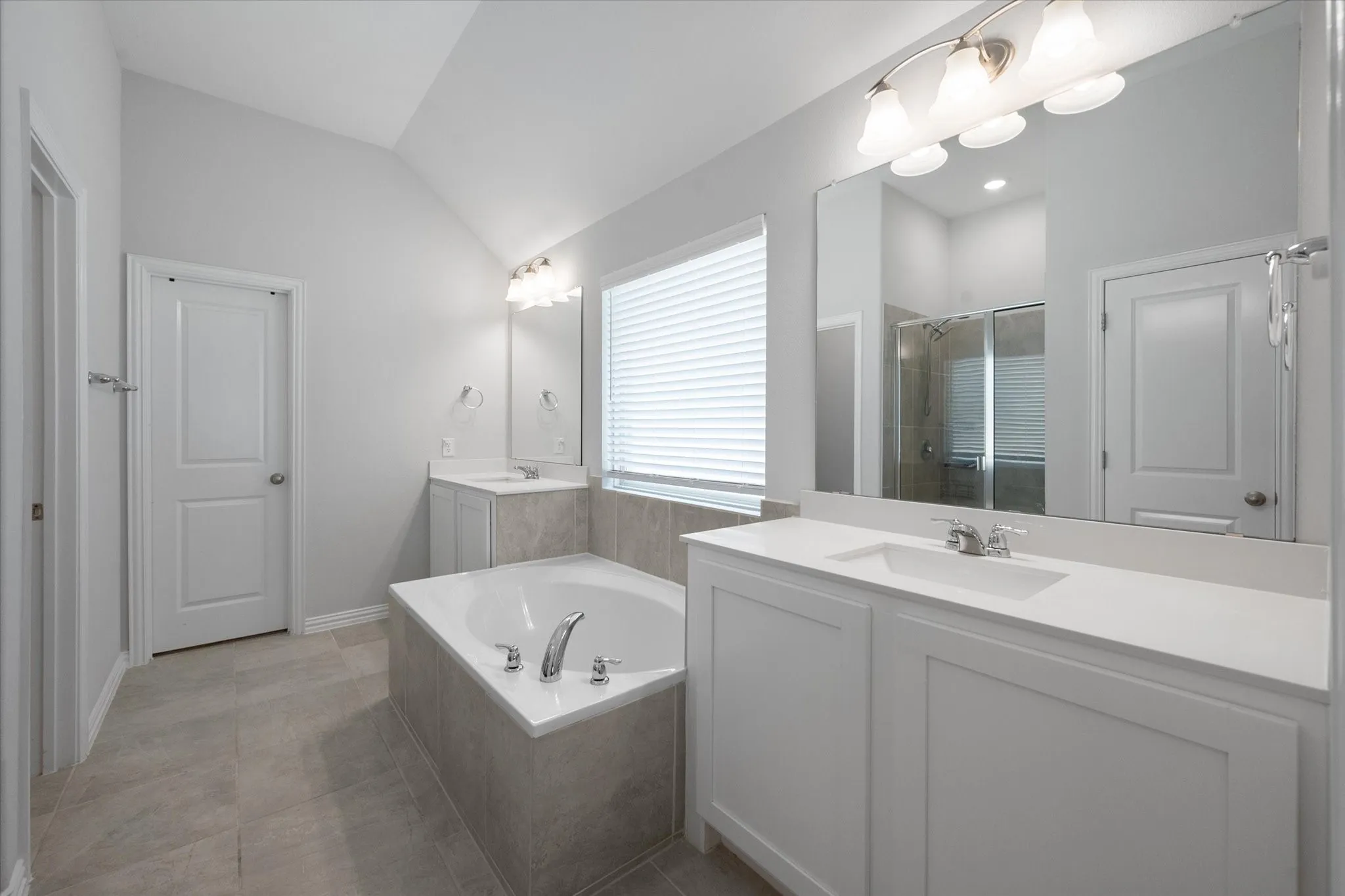 Single Family Residence For Sale in Tarrant County , 424 Pheasant Hill Lane, Fort Worth, Texas 76028, 3 Bedroom, 2 Bathroom, 2 Garage spaces, 1,848 Sqft, built in 2020, mls#21364280, Real Estate Agent in Fort Worth, Homes For Sale in Tarrant county, Homes For Sale in Fort Worth, Realtor in Fort Worth Texas, Real Estate Brokerage Independent Realty Texas, Luminita Cordes Realtor
