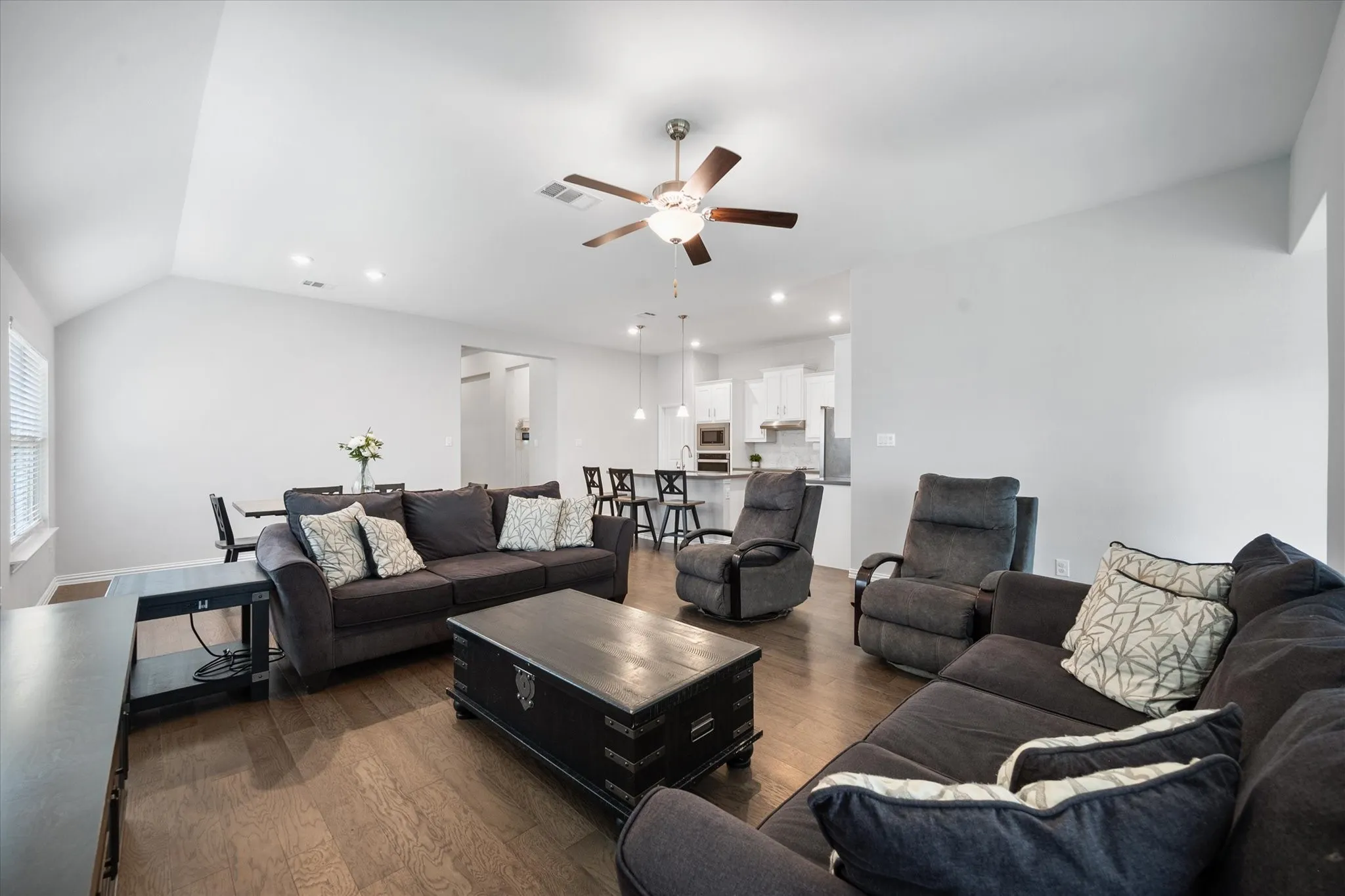 Single Family Residence For Sale in Tarrant County , 424 Pheasant Hill Lane, Fort Worth, Texas 76028, 3 Bedroom, 2 Bathroom, 2 Garage spaces, 1,848 Sqft, built in 2020, mls#21364280, Real Estate Agent in Fort Worth, Homes For Sale in Tarrant county, Homes For Sale in Fort Worth, Realtor in Fort Worth Texas, Real Estate Brokerage Independent Realty Texas, Luminita Cordes Realtor