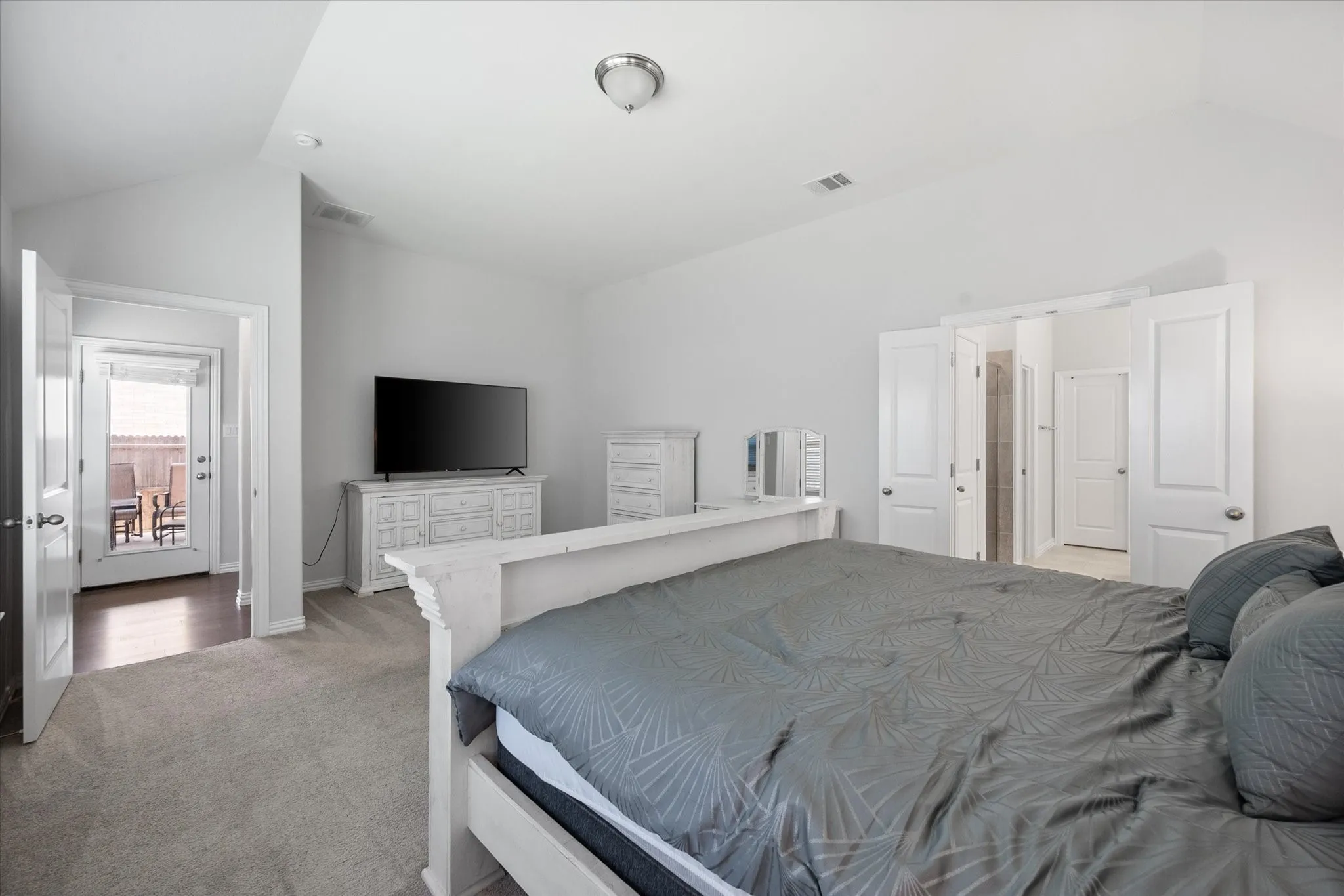 Single Family Residence For Sale in Tarrant County , 424 Pheasant Hill Lane, Fort Worth, Texas 76028, 3 Bedroom, 2 Bathroom, 2 Garage spaces, 1,848 Sqft, built in 2020, mls#21364280, Real Estate Agent in Fort Worth, Homes For Sale in Tarrant county, Homes For Sale in Fort Worth, Realtor in Fort Worth Texas, Real Estate Brokerage Independent Realty Texas, Luminita Cordes Realtor