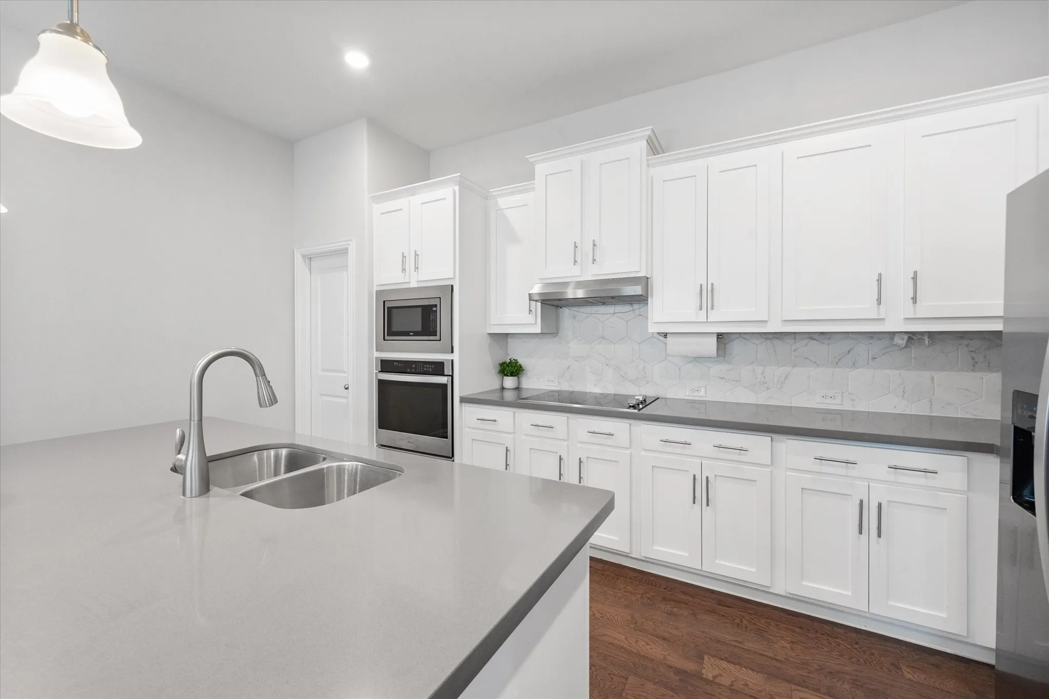 Single Family Residence For Sale in Tarrant County , 424 Pheasant Hill Lane, Fort Worth, Texas 76028, 3 Bedroom, 2 Bathroom, 2 Garage spaces, 1,848 Sqft, built in 2020, mls#21364280, Real Estate Agent in Fort Worth, Homes For Sale in Tarrant county, Homes For Sale in Fort Worth, Realtor in Fort Worth Texas, Real Estate Brokerage Independent Realty Texas, Luminita Cordes Realtor