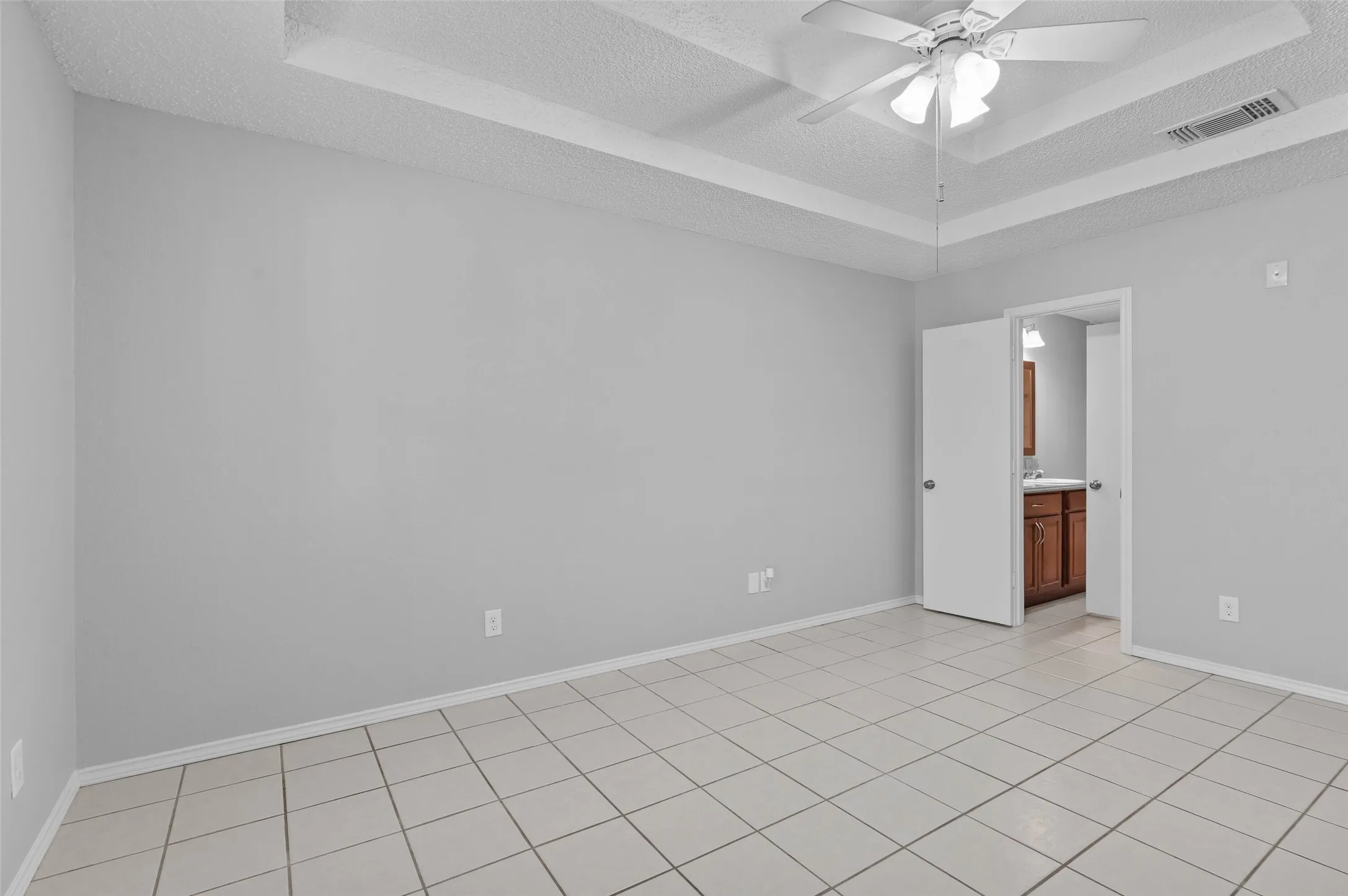 Single Family Residence For Rent in Denton County , 2812 Terry Court, Denton, Texas 76209, 2 Bedroom, 2 Bathroom, 2 Garage spaces, 1,264 Sqft, built in 1986, mls#21374901, Real Estate Agent in Denton, Homes For Rent in Denton county, Homes For Rent in Denton, Realtor in Denton Texas, Real Estate Brokerage Independent Realty Texas, Luminita Cordes Realtor