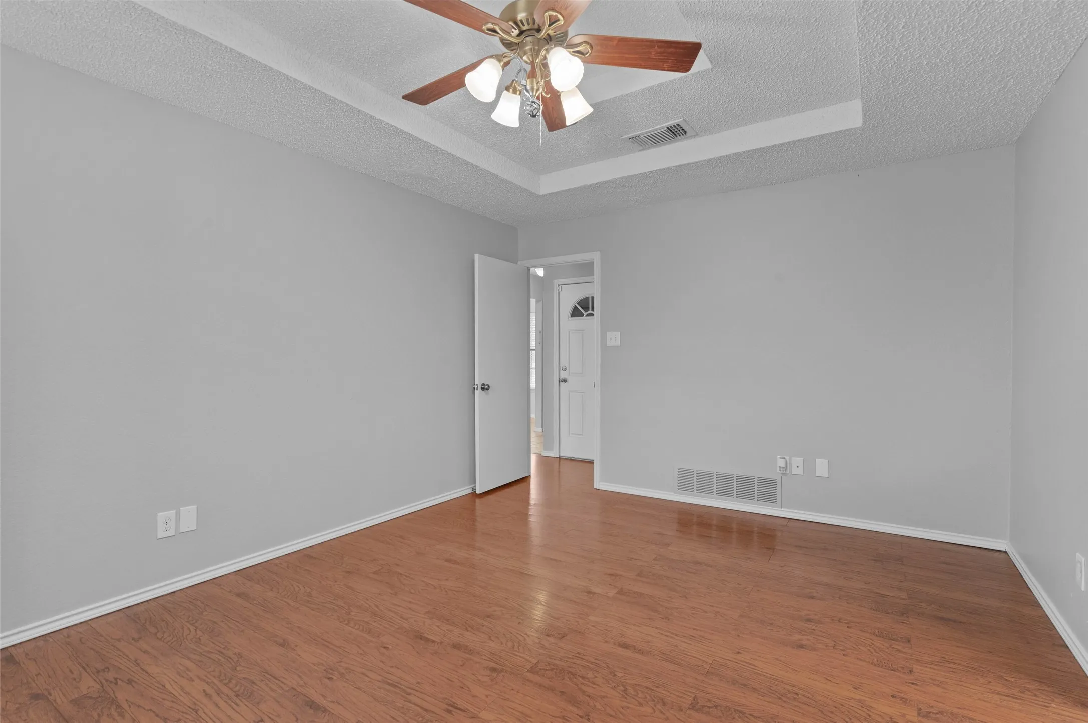 Single Family Residence For Rent in Denton County , 2812 Terry Court, Denton, Texas 76209, 2 Bedroom, 2 Bathroom, 2 Garage spaces, 1,264 Sqft, built in 1986, mls#21374901, Real Estate Agent in Denton, Homes For Rent in Denton county, Homes For Rent in Denton, Realtor in Denton Texas, Real Estate Brokerage Independent Realty Texas, Luminita Cordes Realtor