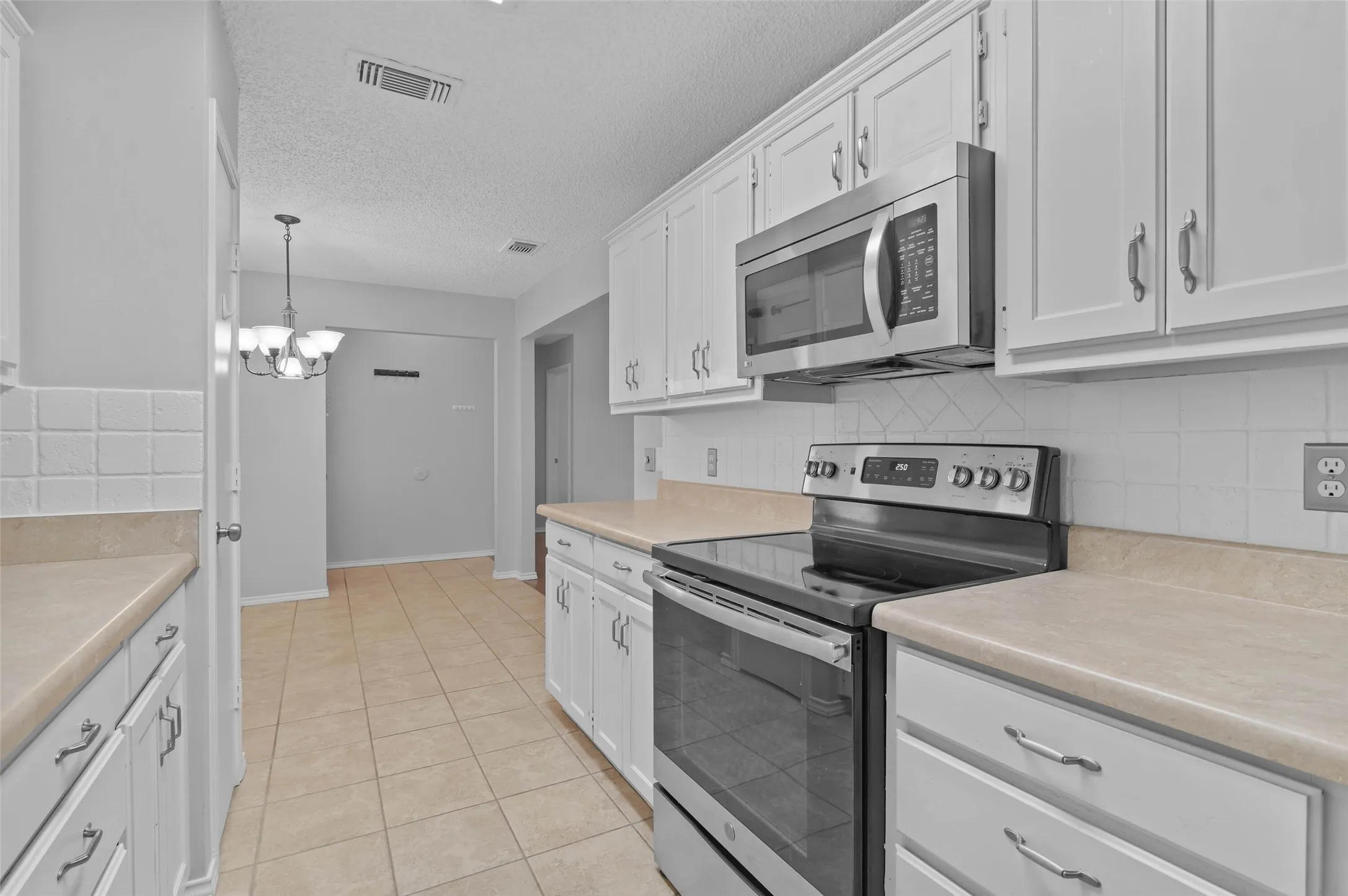 Single Family Residence For Rent in Denton County , 2812 Terry Court, Denton, Texas 76209, 2 Bedroom, 2 Bathroom, 2 Garage spaces, 1,264 Sqft, built in 1986, mls#21374901, Real Estate Agent in Denton, Homes For Rent in Denton county, Homes For Rent in Denton, Realtor in Denton Texas, Real Estate Brokerage Independent Realty Texas, Luminita Cordes Realtor