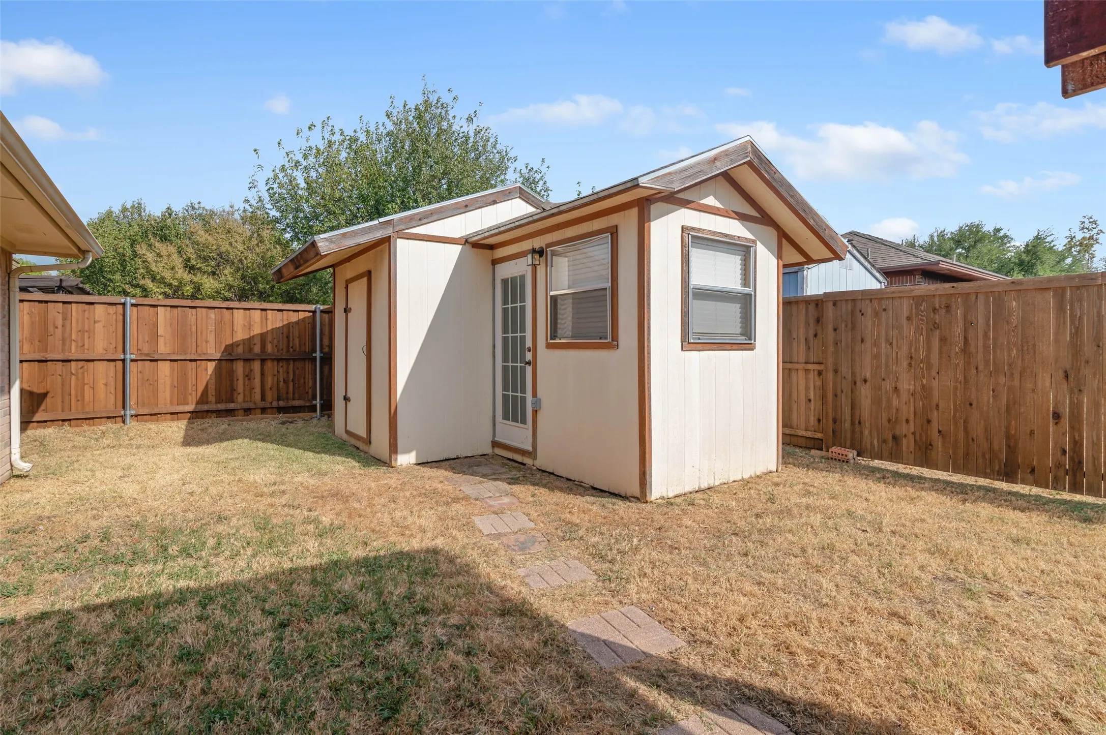 Single Family Residence For Rent in Denton County , 2812 Terry Court, Denton, Texas 76209, 2 Bedroom, 2 Bathroom, 2 Garage spaces, 1,264 Sqft, built in 1986, mls#21374901, Real Estate Agent in Denton, Homes For Rent in Denton county, Homes For Rent in Denton, Realtor in Denton Texas, Real Estate Brokerage Independent Realty Texas, Luminita Cordes Realtor