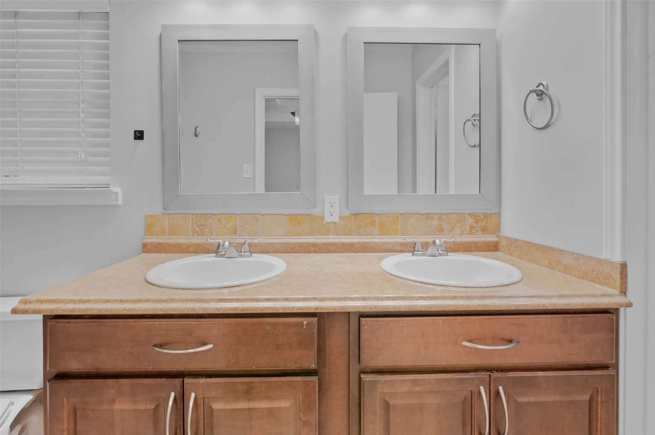 Single Family Residence For Rent in Denton County , 2812 Terry Court, Denton, Texas 76209, 2 Bedroom, 2 Bathroom, 2 Garage spaces, 1,264 Sqft, built in 1986, mls#21374901, Real Estate Agent in Denton, Homes For Rent in Denton county, Homes For Rent in Denton, Realtor in Denton Texas, Real Estate Brokerage Independent Realty Texas, Luminita Cordes Realtor