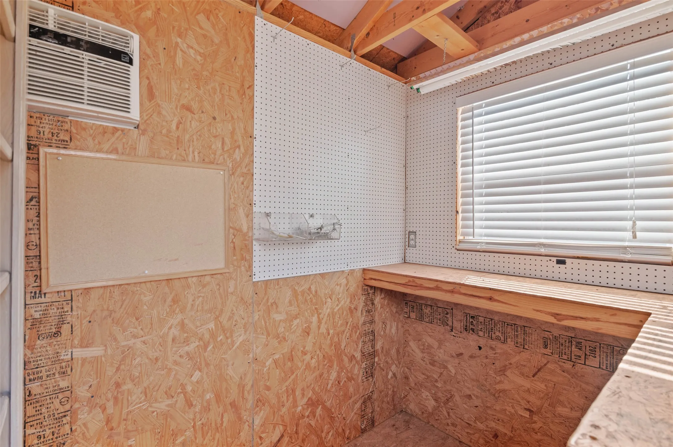 Single Family Residence For Rent in Denton County , 2812 Terry Court, Denton, Texas 76209, 2 Bedroom, 2 Bathroom, 2 Garage spaces, 1,264 Sqft, built in 1986, mls#21374901, Real Estate Agent in Denton, Homes For Rent in Denton county, Homes For Rent in Denton, Realtor in Denton Texas, Real Estate Brokerage Independent Realty Texas, Luminita Cordes Realtor