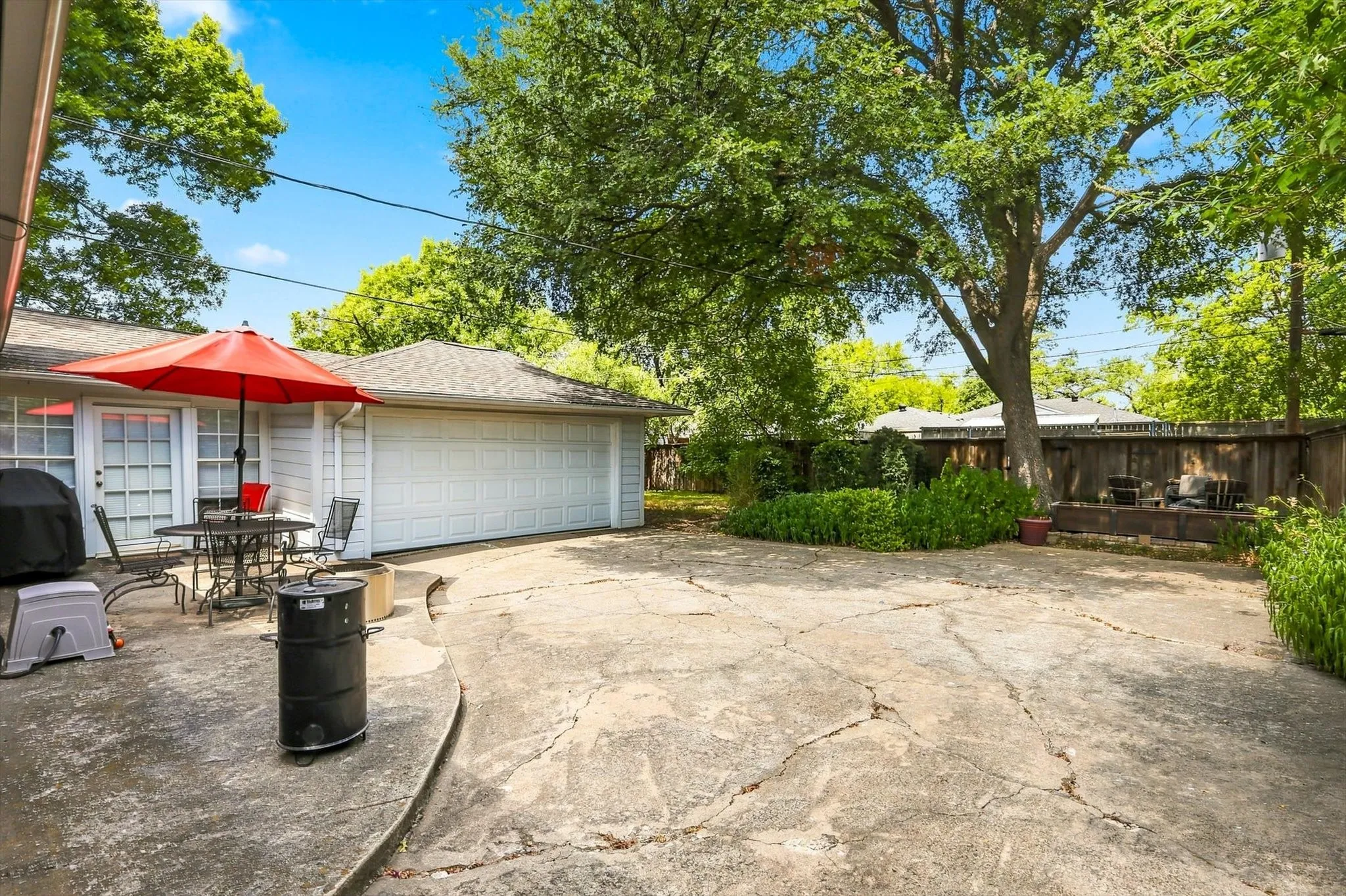 Single Family Residence For Sale in Dallas County , 3509 Waldorf Drive, Dallas, Texas 75229, 3 Bedroom, 2 Bathroom, 2 Garage spaces, 1,866 Sqft, built in 1956, mls#21374266, Real Estate Agent in Dallas, Homes For Sale in Dallas county, Homes For Sale in Dallas, Realtor in Dallas Texas, Real Estate Brokerage Independent Realty Texas, Luminita Cordes Realtor
