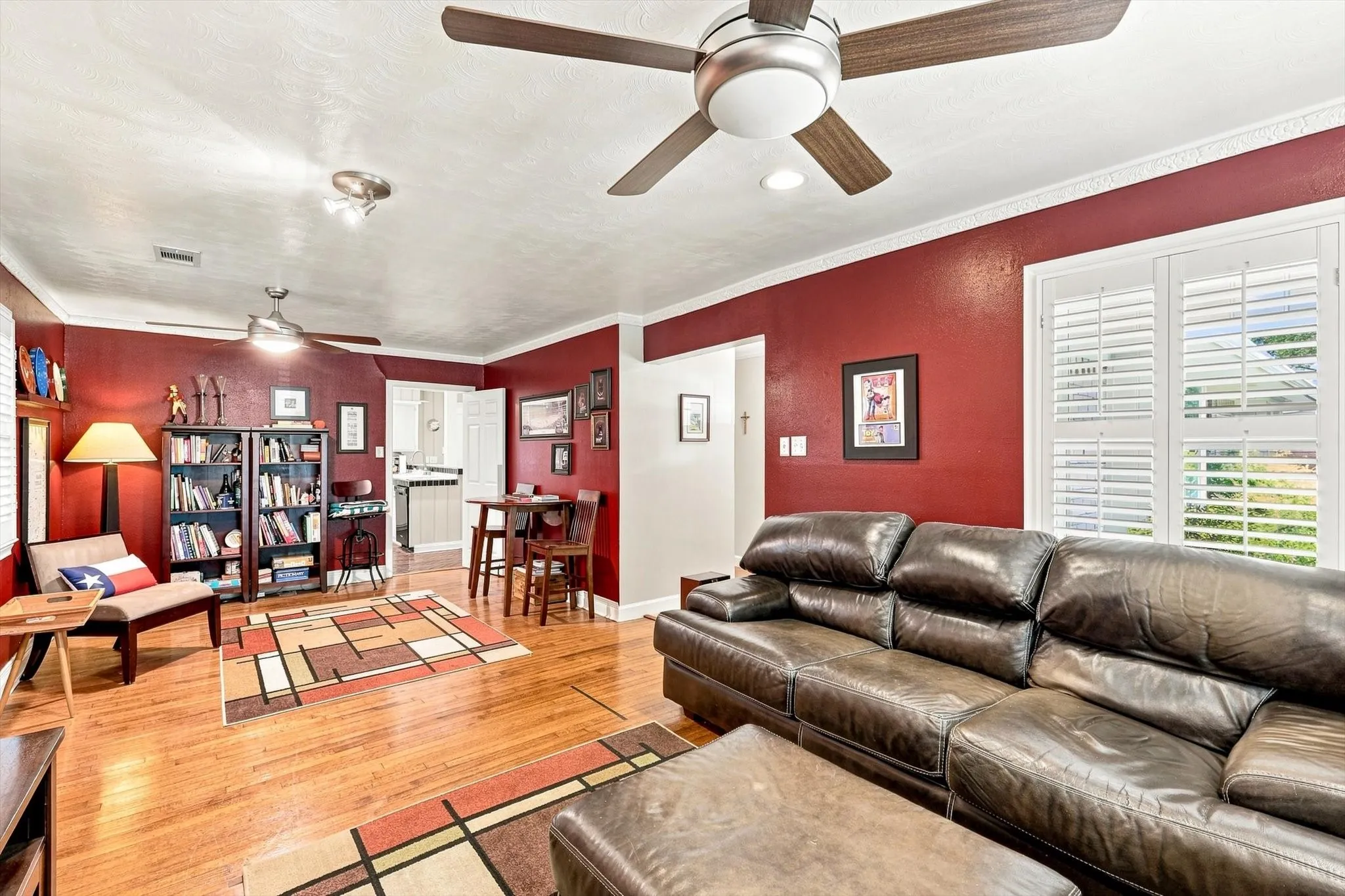 Single Family Residence For Sale in Dallas County , 3509 Waldorf Drive, Dallas, Texas 75229, 3 Bedroom, 2 Bathroom, 2 Garage spaces, 1,866 Sqft, built in 1956, mls#21374266, Real Estate Agent in Dallas, Homes For Sale in Dallas county, Homes For Sale in Dallas, Realtor in Dallas Texas, Real Estate Brokerage Independent Realty Texas, Luminita Cordes Realtor