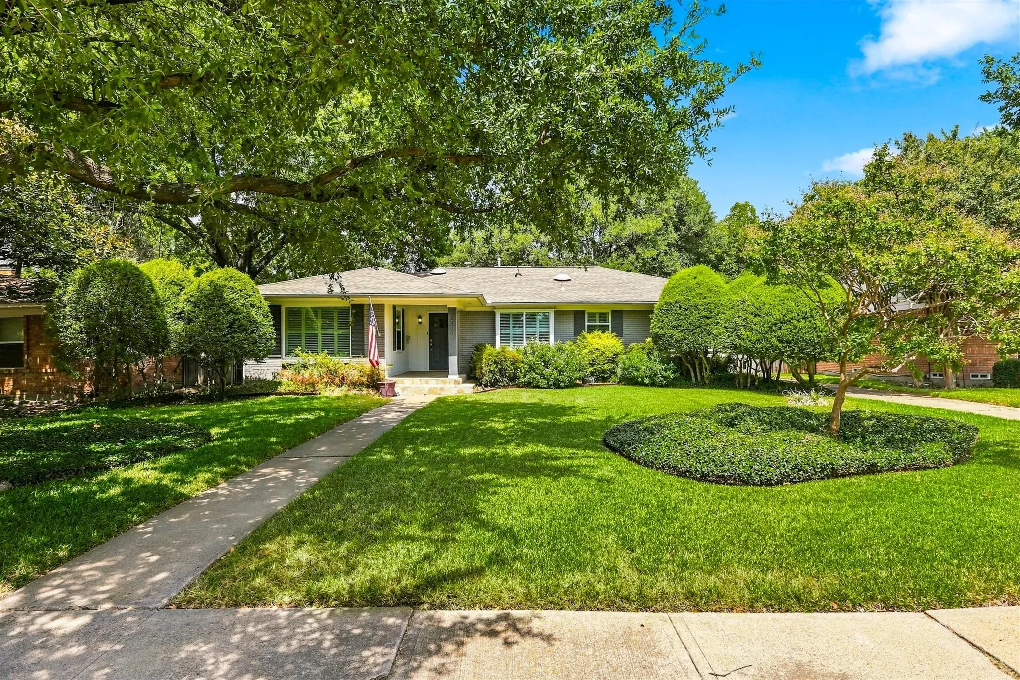Single Family Residence For Sale in Dallas County , 3509 Waldorf Drive, Dallas, Texas 75229, 3 Bedroom, 2 Bathroom, 2 Garage spaces, 1,866 Sqft, built in 1956, mls#21374266, Real Estate Agent in Dallas, Homes For Sale in Dallas county, Homes For Sale in Dallas, Realtor in Dallas Texas, Real Estate Brokerage Independent Realty Texas, Luminita Cordes Realtor