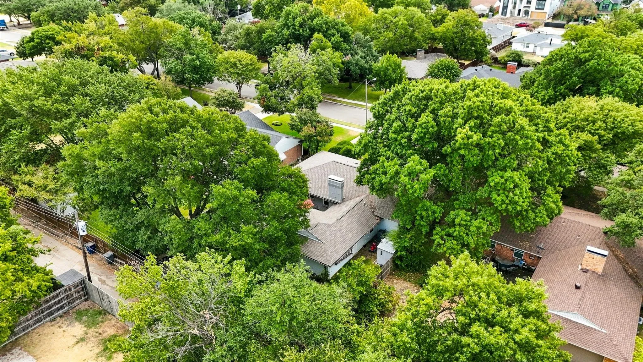 Single Family Residence For Sale in Dallas County , 3509 Waldorf Drive, Dallas, Texas 75229, 3 Bedroom, 2 Bathroom, 2 Garage spaces, 1,866 Sqft, built in 1956, mls#21374266, Real Estate Agent in Dallas, Homes For Sale in Dallas county, Homes For Sale in Dallas, Realtor in Dallas Texas, Real Estate Brokerage Independent Realty Texas, Luminita Cordes Realtor