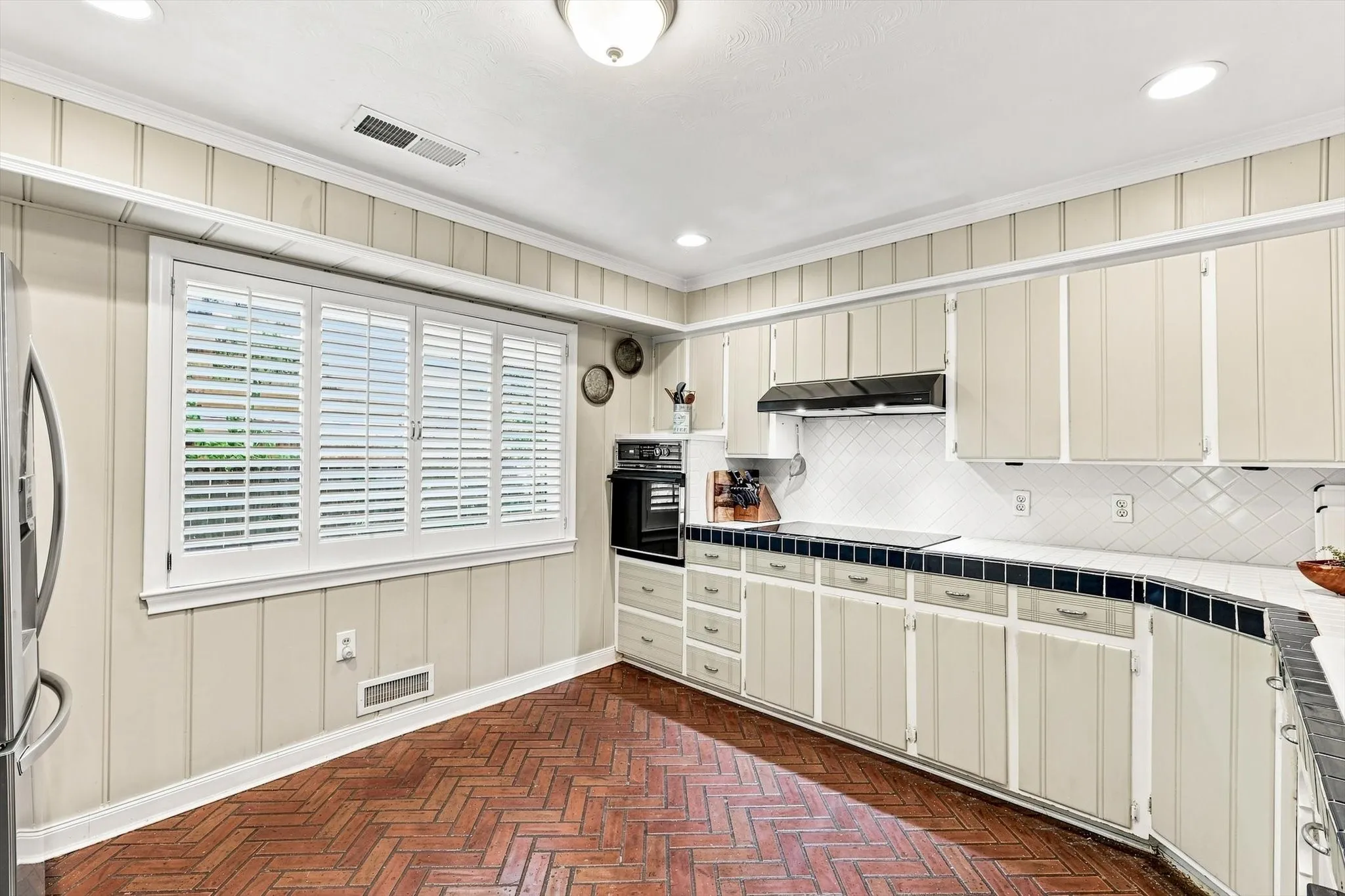 Single Family Residence For Sale in Dallas County , 3509 Waldorf Drive, Dallas, Texas 75229, 3 Bedroom, 2 Bathroom, 2 Garage spaces, 1,866 Sqft, built in 1956, mls#21374266, Real Estate Agent in Dallas, Homes For Sale in Dallas county, Homes For Sale in Dallas, Realtor in Dallas Texas, Real Estate Brokerage Independent Realty Texas, Luminita Cordes Realtor
