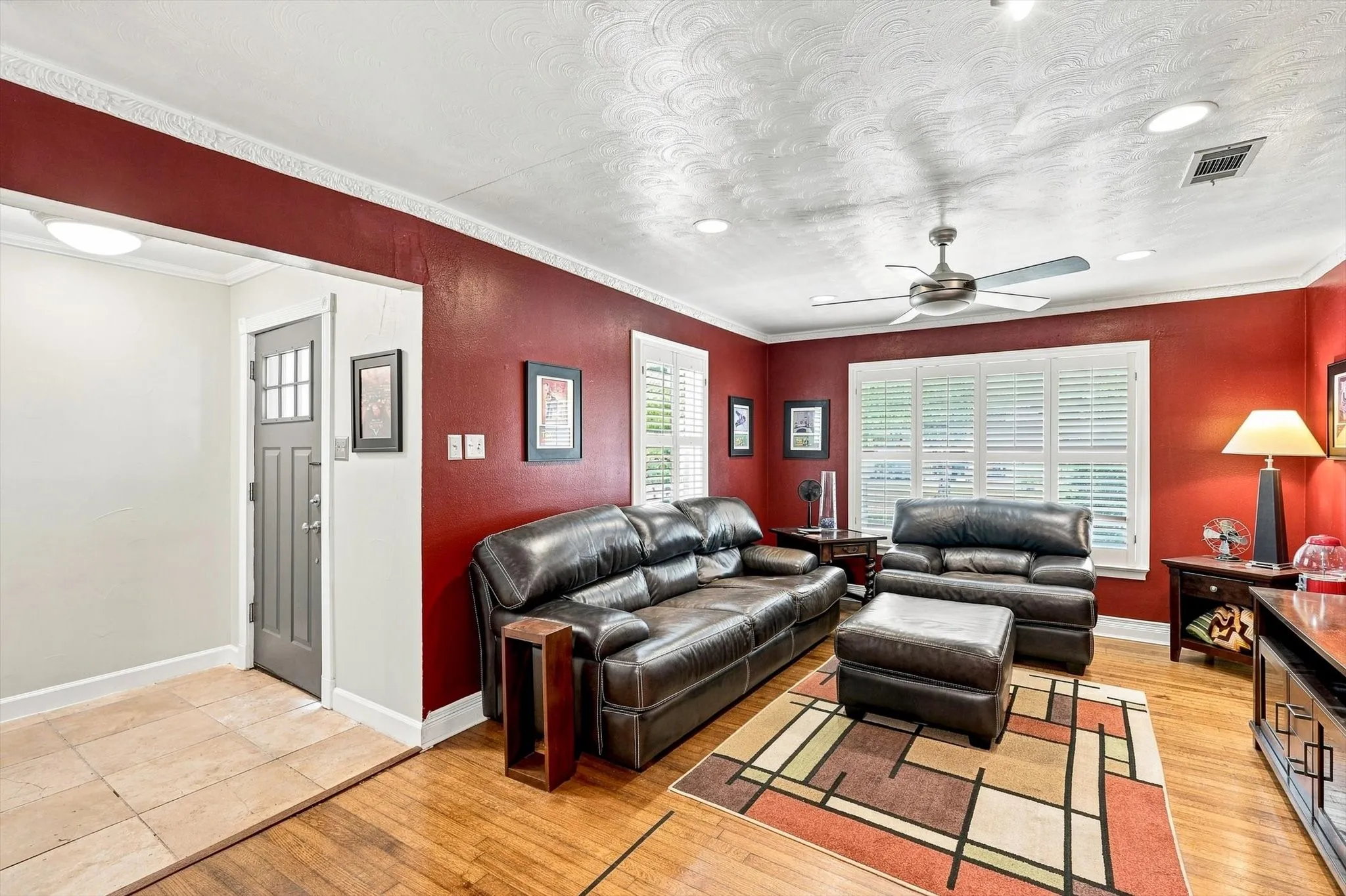 Single Family Residence For Sale in Dallas County , 3509 Waldorf Drive, Dallas, Texas 75229, 3 Bedroom, 2 Bathroom, 2 Garage spaces, 1,866 Sqft, built in 1956, mls#21374266, Real Estate Agent in Dallas, Homes For Sale in Dallas county, Homes For Sale in Dallas, Realtor in Dallas Texas, Real Estate Brokerage Independent Realty Texas, Luminita Cordes Realtor