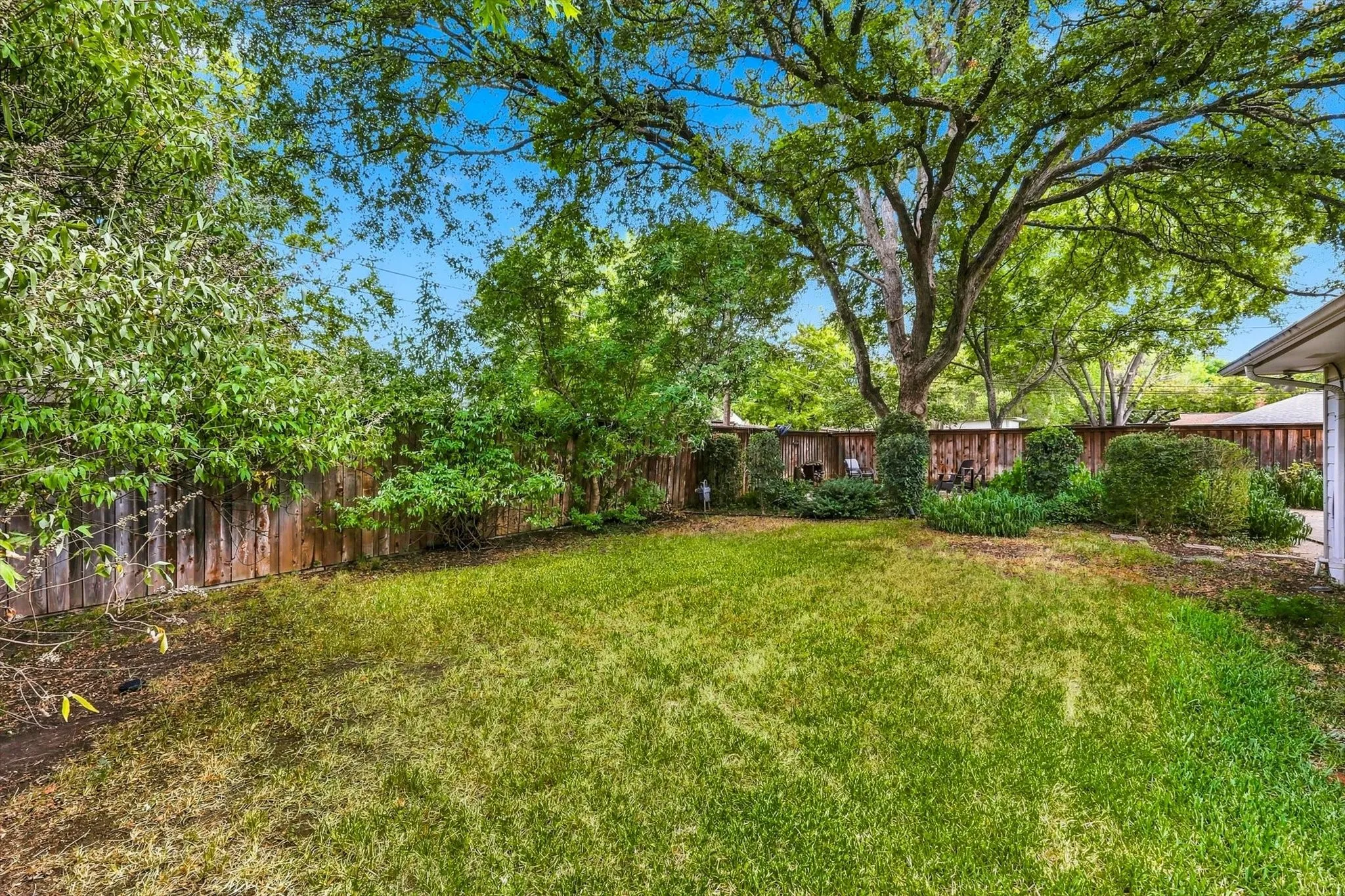 Single Family Residence For Sale in Dallas County , 3509 Waldorf Drive, Dallas, Texas 75229, 3 Bedroom, 2 Bathroom, 2 Garage spaces, 1,866 Sqft, built in 1956, mls#21374266, Real Estate Agent in Dallas, Homes For Sale in Dallas county, Homes For Sale in Dallas, Realtor in Dallas Texas, Real Estate Brokerage Independent Realty Texas, Luminita Cordes Realtor