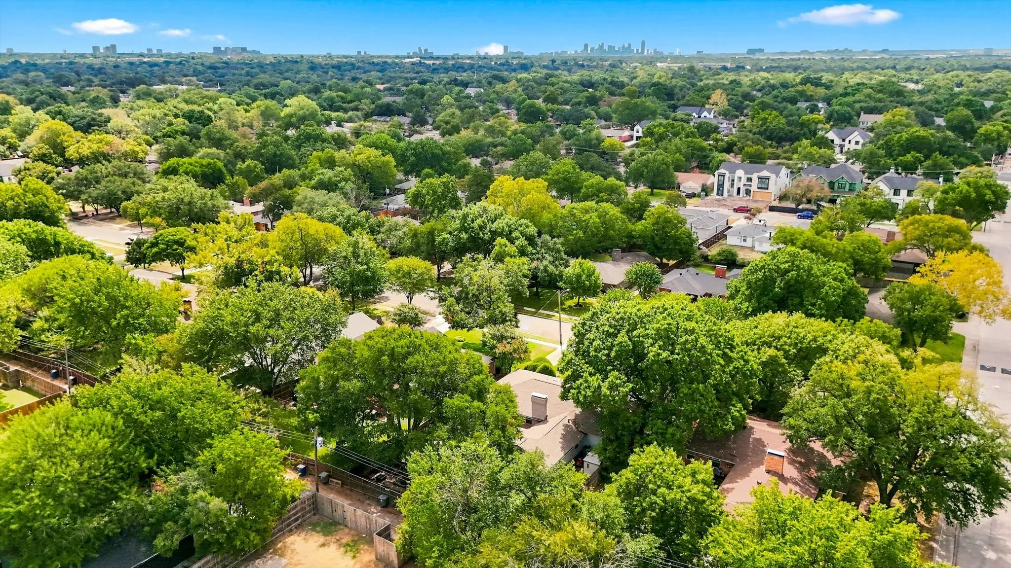 Single Family Residence For Sale in Dallas County , 3509 Waldorf Drive, Dallas, Texas 75229, 3 Bedroom, 2 Bathroom, 2 Garage spaces, 1,866 Sqft, built in 1956, mls#21374266, Real Estate Agent in Dallas, Homes For Sale in Dallas county, Homes For Sale in Dallas, Realtor in Dallas Texas, Real Estate Brokerage Independent Realty Texas, Luminita Cordes Realtor