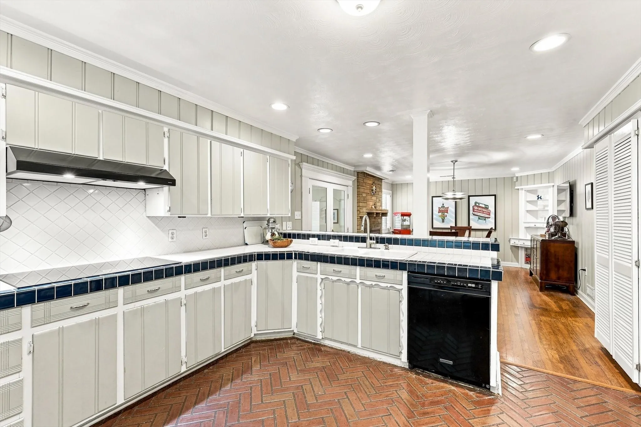 Single Family Residence For Sale in Dallas County , 3509 Waldorf Drive, Dallas, Texas 75229, 3 Bedroom, 2 Bathroom, 2 Garage spaces, 1,866 Sqft, built in 1956, mls#21374266, Real Estate Agent in Dallas, Homes For Sale in Dallas county, Homes For Sale in Dallas, Realtor in Dallas Texas, Real Estate Brokerage Independent Realty Texas, Luminita Cordes Realtor