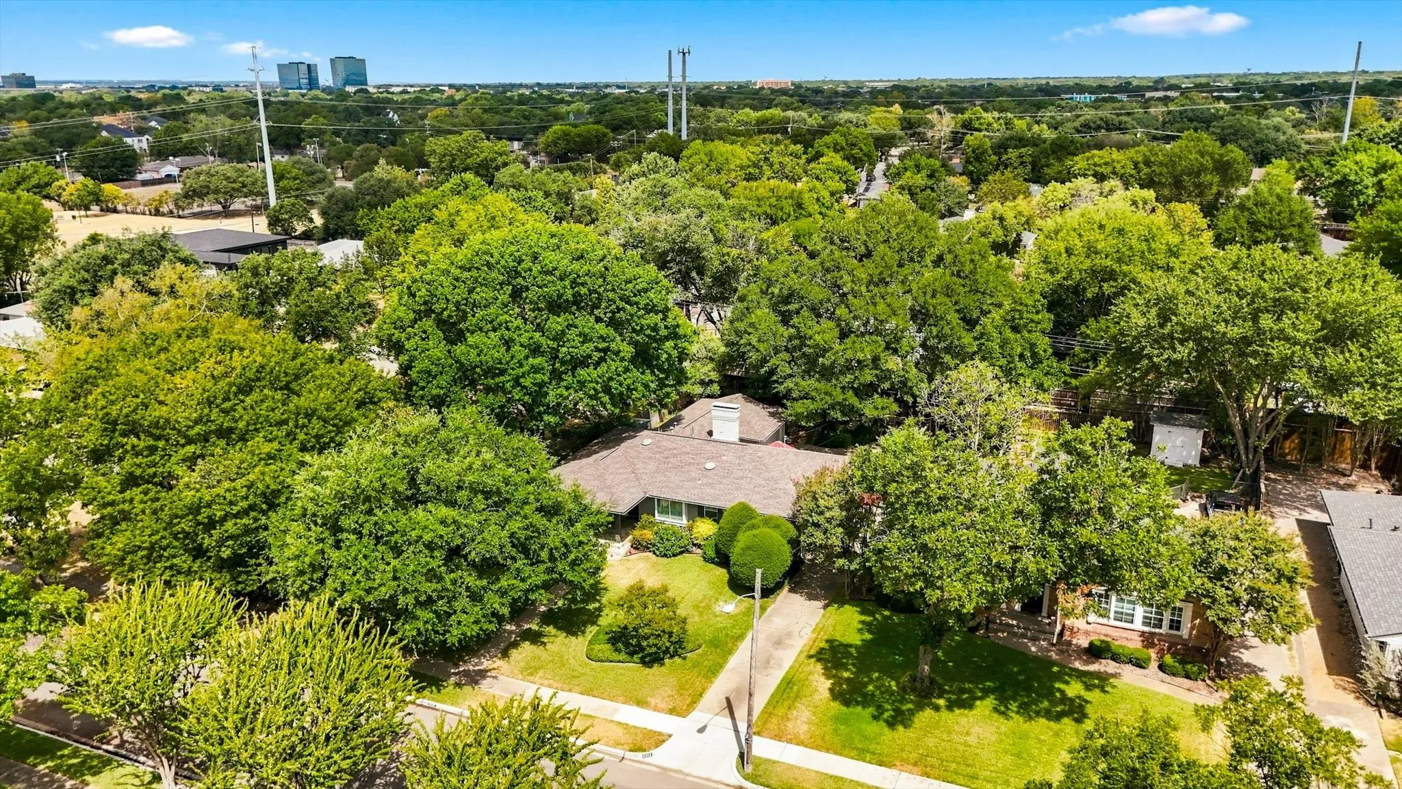 Single Family Residence For Sale in Dallas County , 3509 Waldorf Drive, Dallas, Texas 75229, 3 Bedroom, 2 Bathroom, 2 Garage spaces, 1,866 Sqft, built in 1956, mls#21374266, Real Estate Agent in Dallas, Homes For Sale in Dallas county, Homes For Sale in Dallas, Realtor in Dallas Texas, Real Estate Brokerage Independent Realty Texas, Luminita Cordes Realtor