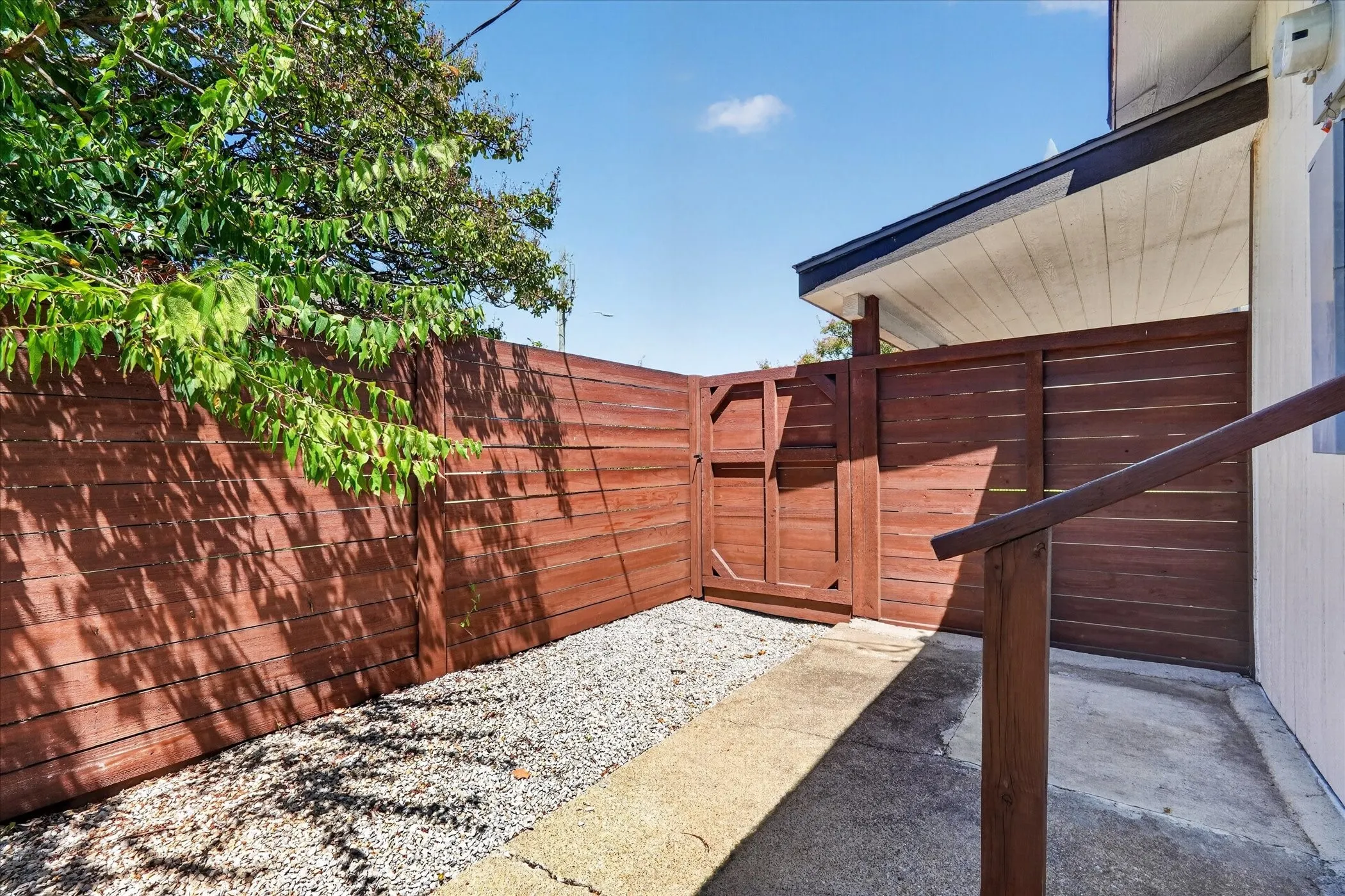 Single Family Residence For Sale in Dallas County , 6123 E Grand Avenue 1, Dallas, Texas 75223, 2 Bedroom, 3 Bathroom, Garage spaces, 1,851 Sqft, built in 1947, mls#21375398, Real Estate Agent in Dallas, Homes For Sale in Dallas county, Homes For Sale in Dallas, Realtor in Dallas Texas, Real Estate Brokerage Independent Realty Texas, Luminita Cordes Realtor