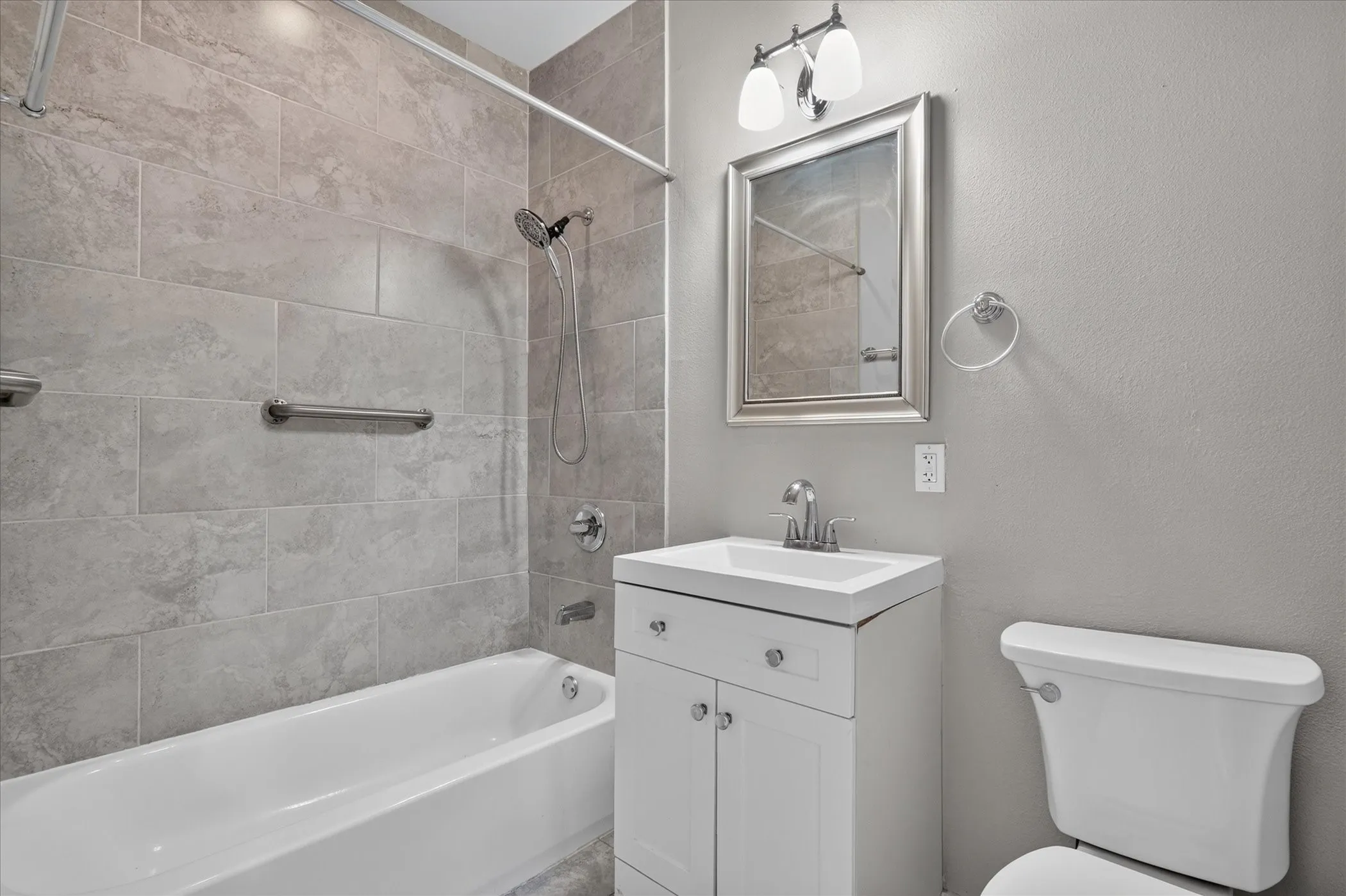 Single Family Residence For Sale in Dallas County , 6123 E Grand Avenue 1, Dallas, Texas 75223, 2 Bedroom, 3 Bathroom, Garage spaces, 1,851 Sqft, built in 1947, mls#21375398, Real Estate Agent in Dallas, Homes For Sale in Dallas county, Homes For Sale in Dallas, Realtor in Dallas Texas, Real Estate Brokerage Independent Realty Texas, Luminita Cordes Realtor