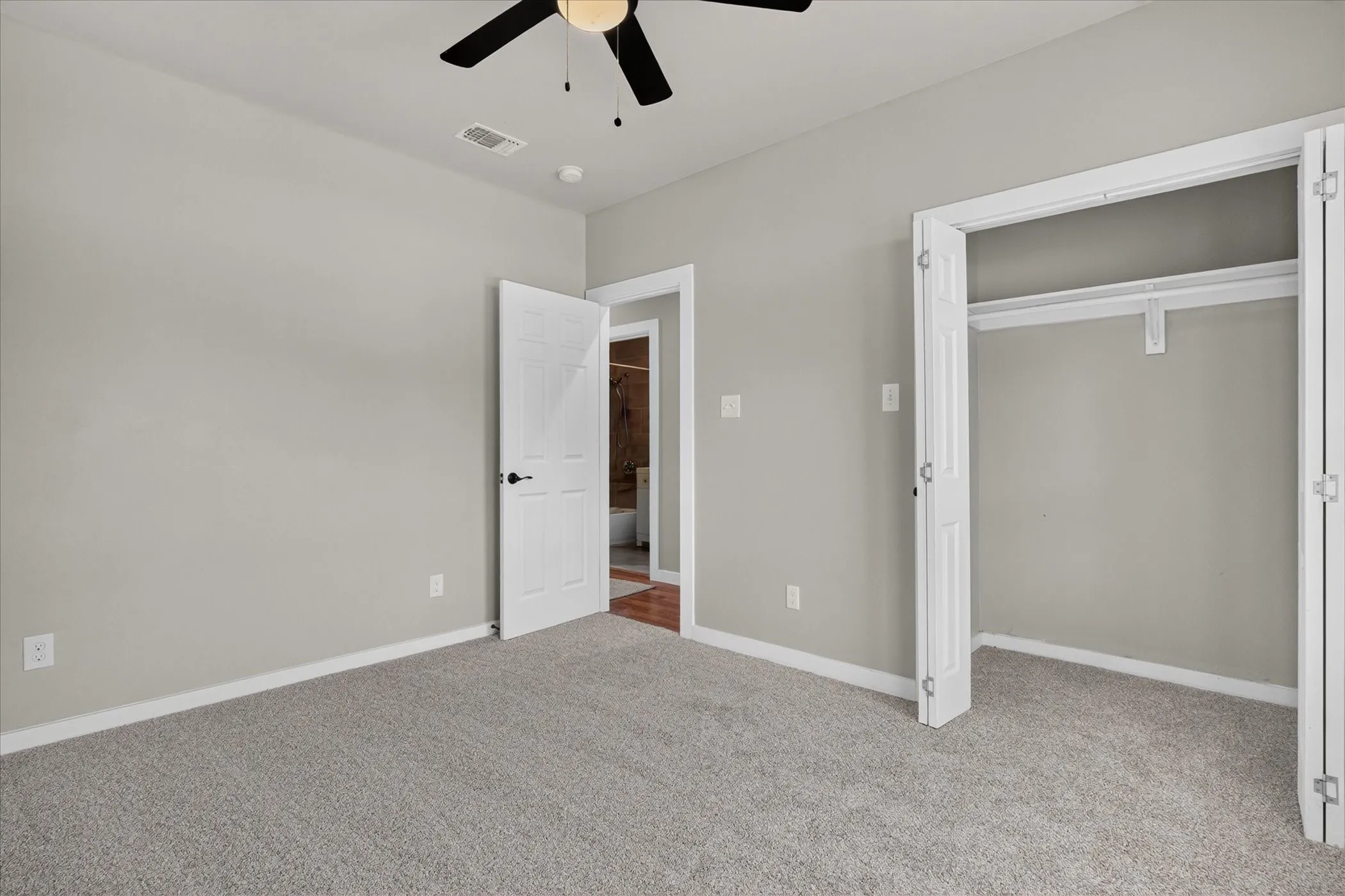 Single Family Residence For Sale in Dallas County , 6123 E Grand Avenue 1, Dallas, Texas 75223, 2 Bedroom, 3 Bathroom, Garage spaces, 1,851 Sqft, built in 1947, mls#21375398, Real Estate Agent in Dallas, Homes For Sale in Dallas county, Homes For Sale in Dallas, Realtor in Dallas Texas, Real Estate Brokerage Independent Realty Texas, Luminita Cordes Realtor