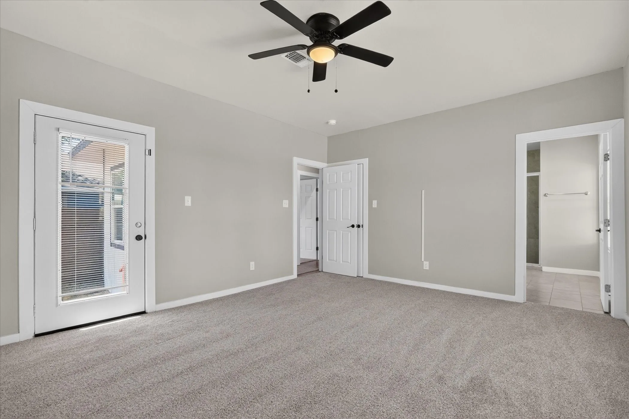 Single Family Residence For Sale in Dallas County , 6123 E Grand Avenue 1, Dallas, Texas 75223, 2 Bedroom, 3 Bathroom, Garage spaces, 1,851 Sqft, built in 1947, mls#21375398, Real Estate Agent in Dallas, Homes For Sale in Dallas county, Homes For Sale in Dallas, Realtor in Dallas Texas, Real Estate Brokerage Independent Realty Texas, Luminita Cordes Realtor