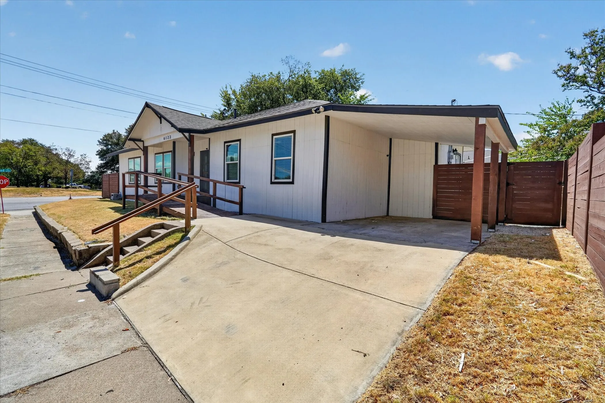 Single Family Residence For Sale in Dallas County , 6123 E Grand Avenue 1, Dallas, Texas 75223, 2 Bedroom, 3 Bathroom, Garage spaces, 1,851 Sqft, built in 1947, mls#21375398, Real Estate Agent in Dallas, Homes For Sale in Dallas county, Homes For Sale in Dallas, Realtor in Dallas Texas, Real Estate Brokerage Independent Realty Texas, Luminita Cordes Realtor
