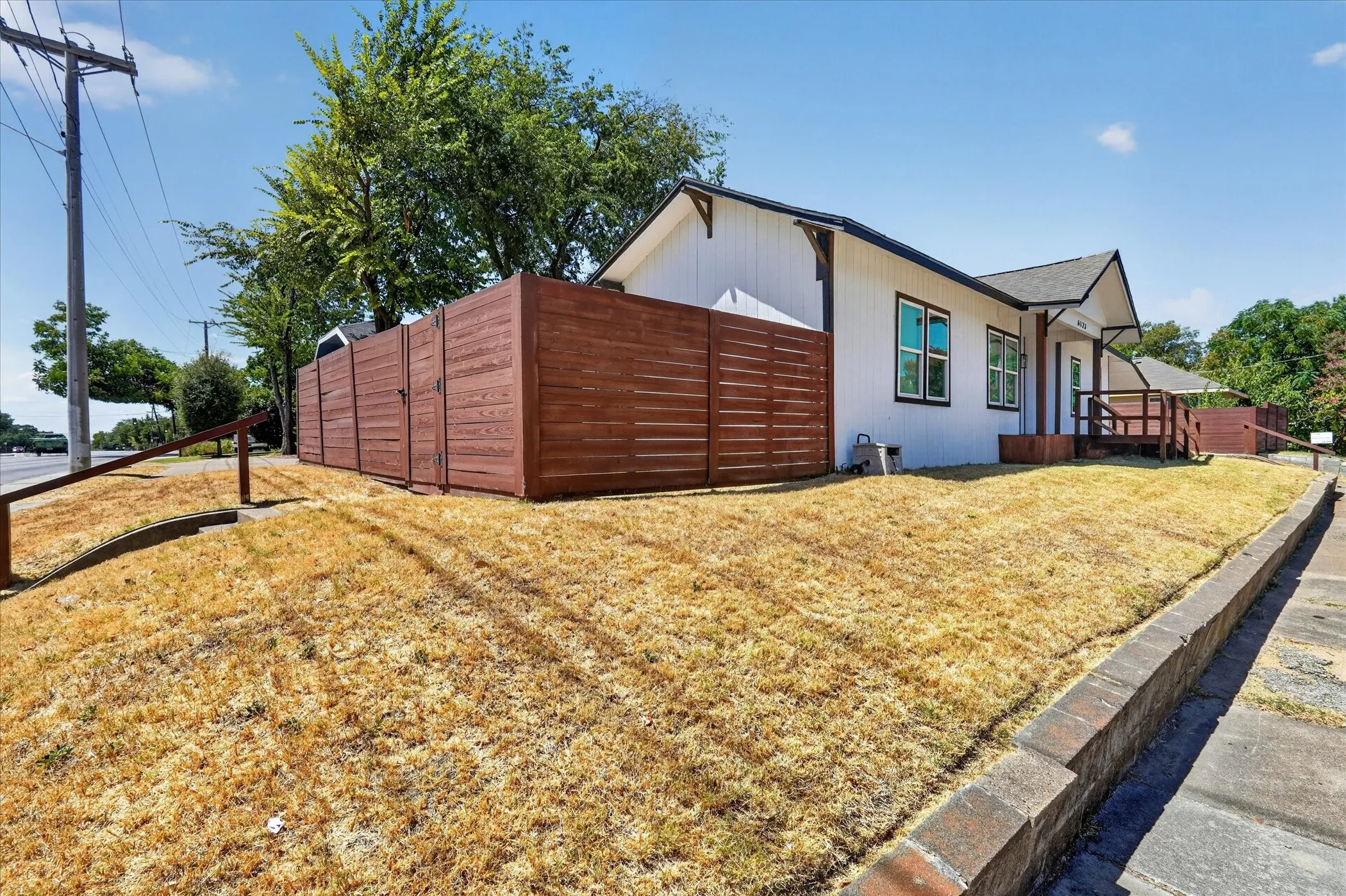 Single Family Residence For Sale in Dallas County , 6123 E Grand Avenue 1, Dallas, Texas 75223, 2 Bedroom, 3 Bathroom, Garage spaces, 1,851 Sqft, built in 1947, mls#21375398, Real Estate Agent in Dallas, Homes For Sale in Dallas county, Homes For Sale in Dallas, Realtor in Dallas Texas, Real Estate Brokerage Independent Realty Texas, Luminita Cordes Realtor