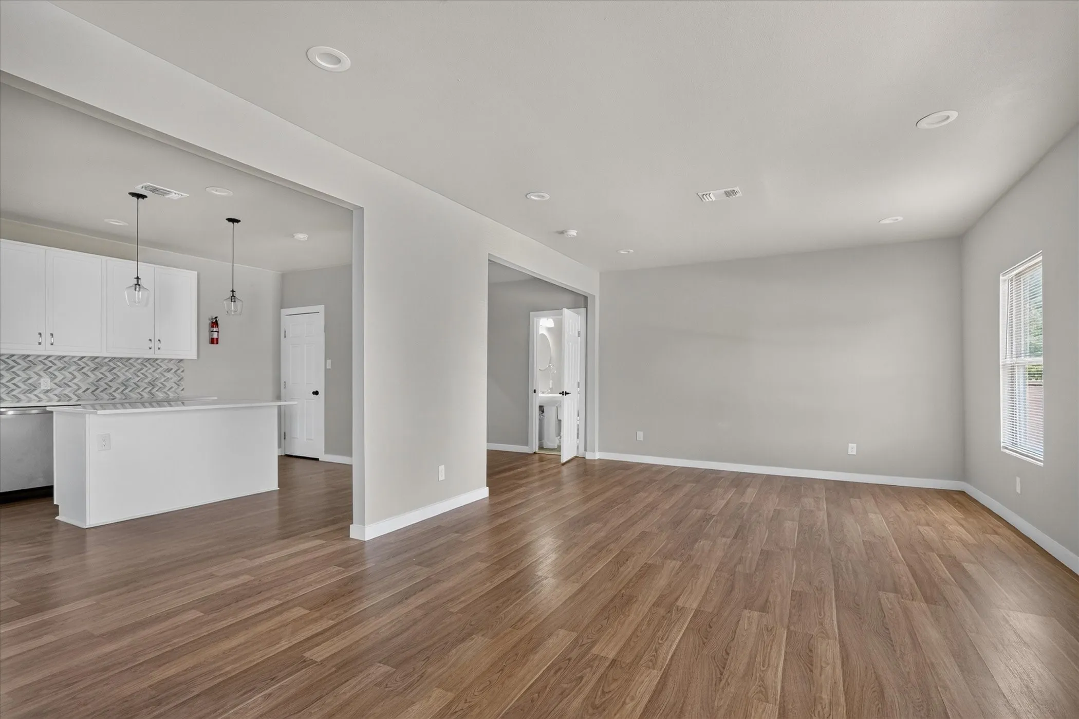 Single Family Residence For Sale in Dallas County , 6123 E Grand Avenue 1, Dallas, Texas 75223, 2 Bedroom, 3 Bathroom, Garage spaces, 1,851 Sqft, built in 1947, mls#21375398, Real Estate Agent in Dallas, Homes For Sale in Dallas county, Homes For Sale in Dallas, Realtor in Dallas Texas, Real Estate Brokerage Independent Realty Texas, Luminita Cordes Realtor