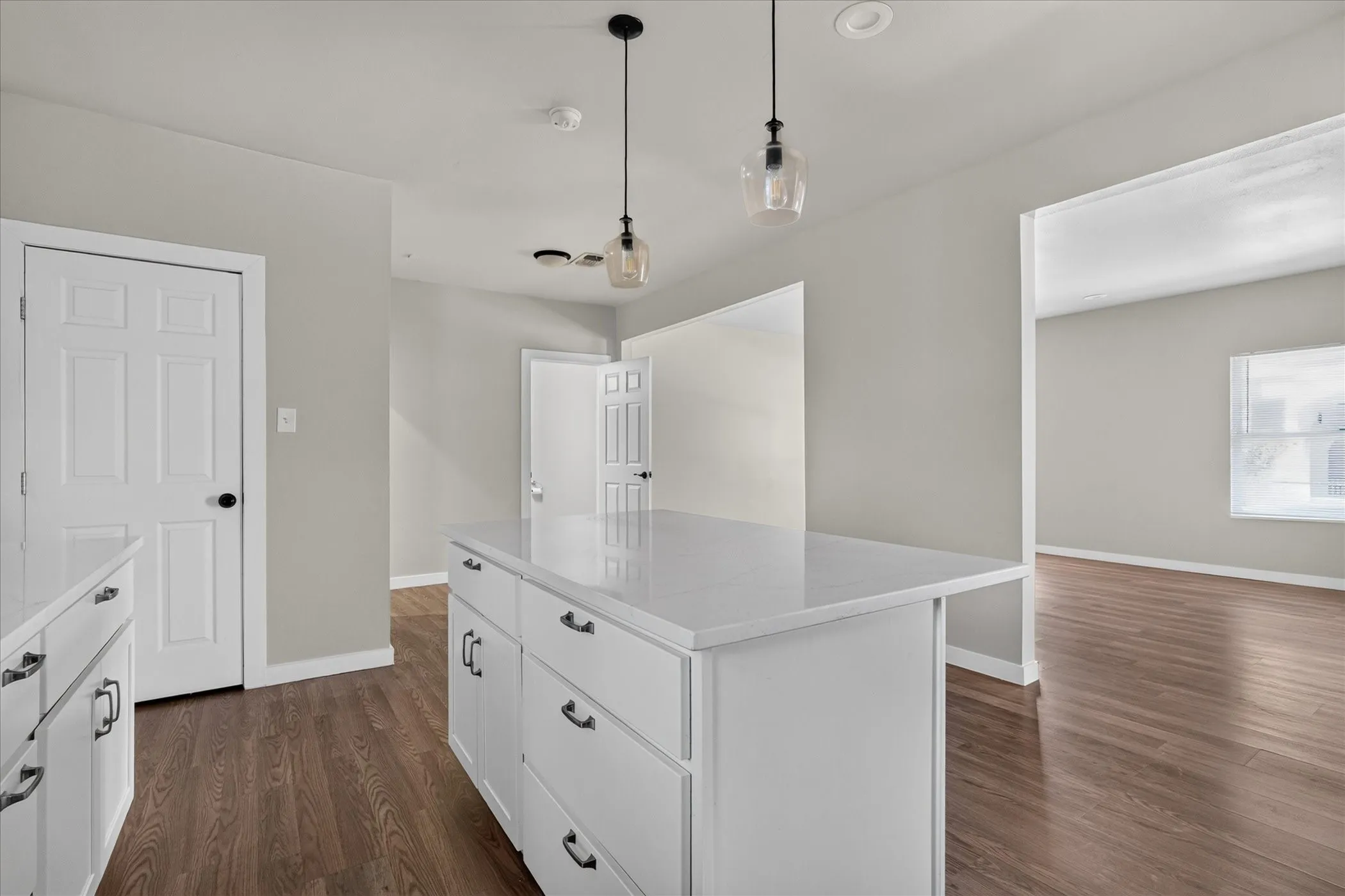 Single Family Residence For Sale in Dallas County , 6123 E Grand Avenue 1, Dallas, Texas 75223, 2 Bedroom, 3 Bathroom, Garage spaces, 1,851 Sqft, built in 1947, mls#21375398, Real Estate Agent in Dallas, Homes For Sale in Dallas county, Homes For Sale in Dallas, Realtor in Dallas Texas, Real Estate Brokerage Independent Realty Texas, Luminita Cordes Realtor