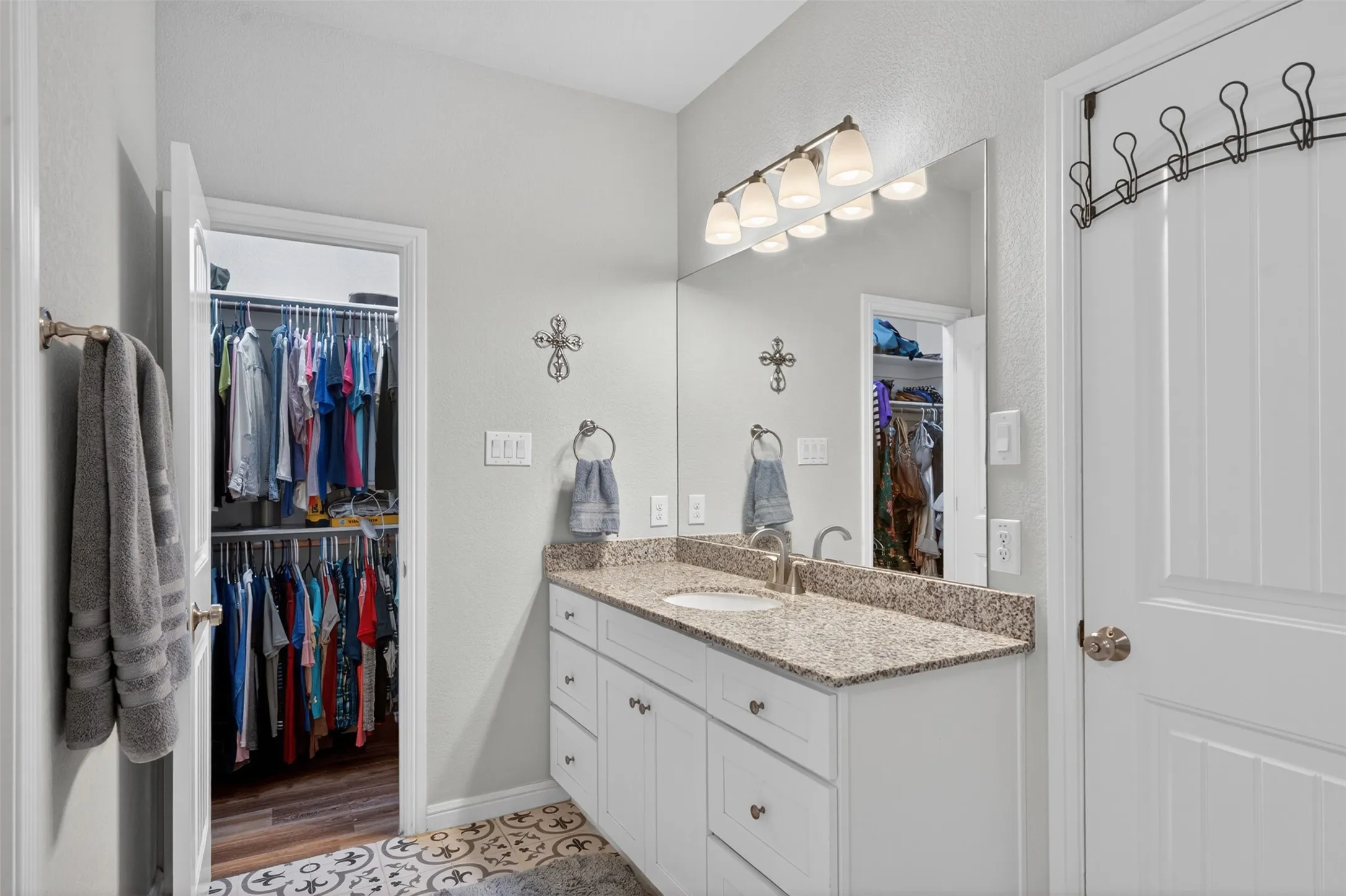 Single Family Residence For Sale in Johnson County , 108 Mcanear Street, Cleburne, Texas 76033, 3 Bedroom, 2 Bathroom, 2 Garage spaces, 1,909 Sqft, built in 2021, mls#21378550, Real Estate Agent in Cleburne, Homes For Sale in Johnson county, Homes For Sale in Cleburne, Realtor in Cleburne Texas, Real Estate Brokerage Independent Realty Texas, Luminita Cordes Realtor