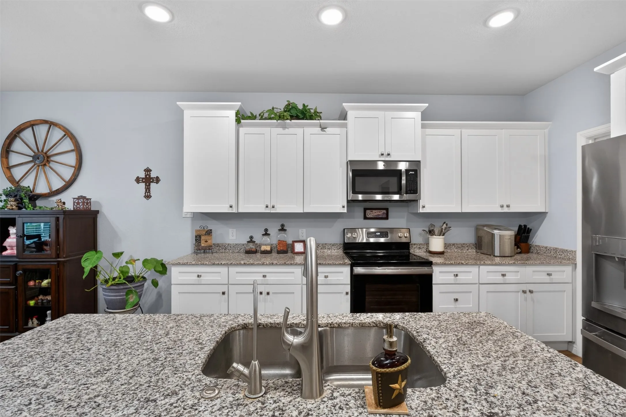 Single Family Residence For Sale in Johnson County , 108 Mcanear Street, Cleburne, Texas 76033, 3 Bedroom, 2 Bathroom, 2 Garage spaces, 1,909 Sqft, built in 2021, mls#21378550, Real Estate Agent in Cleburne, Homes For Sale in Johnson county, Homes For Sale in Cleburne, Realtor in Cleburne Texas, Real Estate Brokerage Independent Realty Texas, Luminita Cordes Realtor