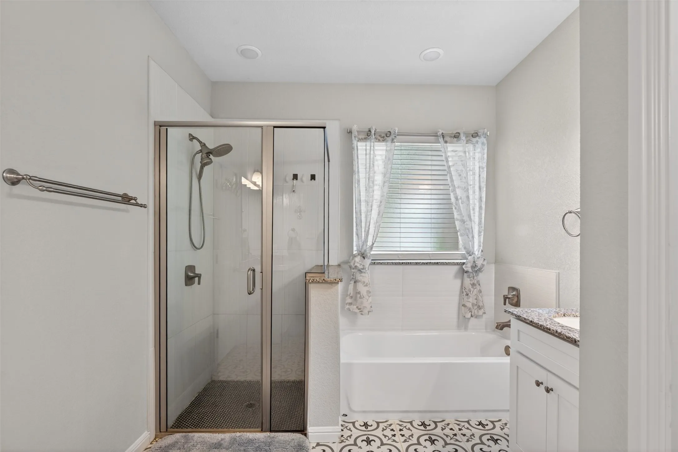 Single Family Residence For Sale in Johnson County , 108 Mcanear Street, Cleburne, Texas 76033, 3 Bedroom, 2 Bathroom, 2 Garage spaces, 1,909 Sqft, built in 2021, mls#21378550, Real Estate Agent in Cleburne, Homes For Sale in Johnson county, Homes For Sale in Cleburne, Realtor in Cleburne Texas, Real Estate Brokerage Independent Realty Texas, Luminita Cordes Realtor