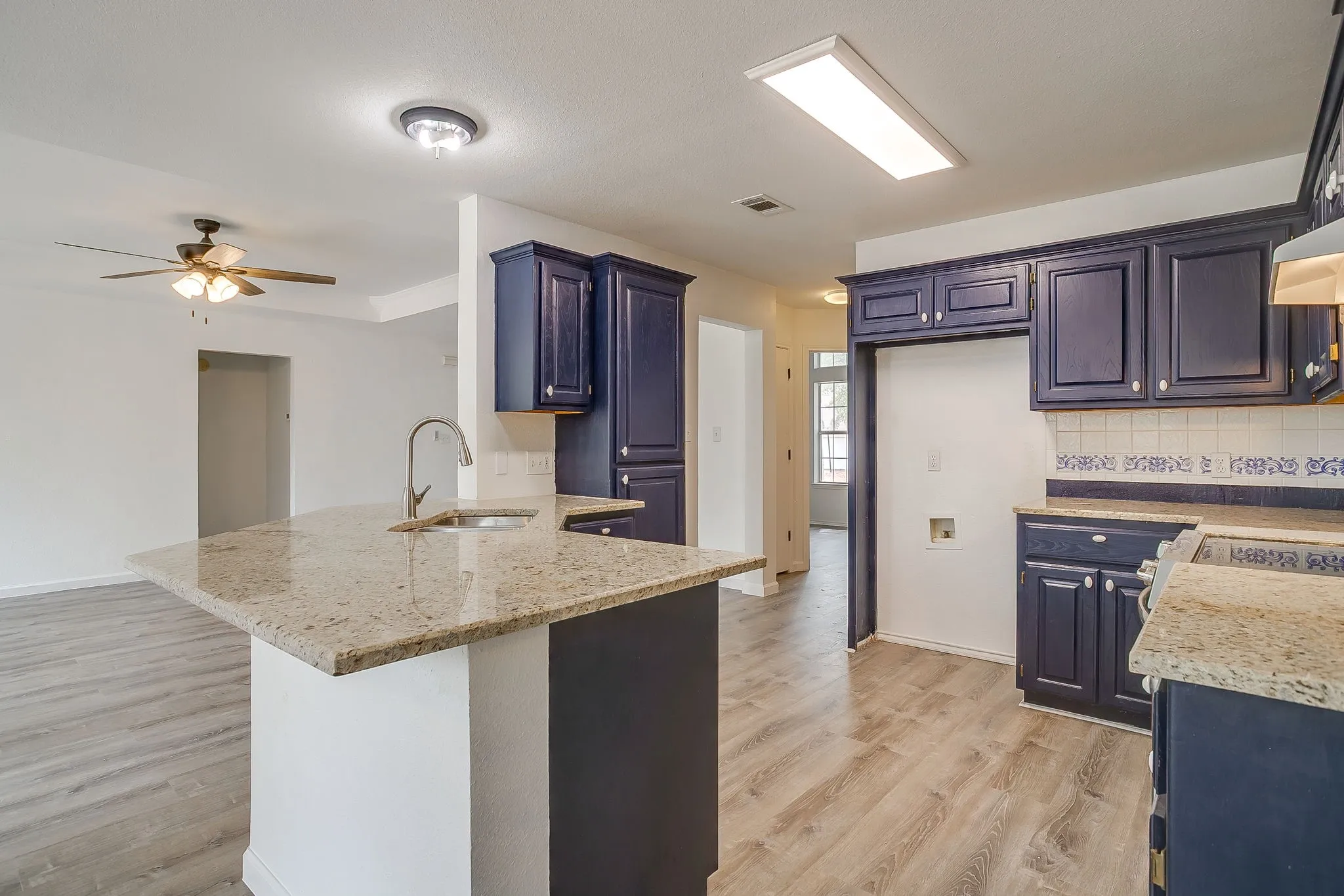 Single Family Residence For Rent in Hood County , 1512 Clover Lane, Granbury, Texas 76048, 3 Bedroom, 2 Bathroom, 2 Garage spaces, 1,462 Sqft, built in 1998, mls#21371060, Real Estate Agent in Granbury, Homes For Rent in Hood county, Homes For Rent in Granbury, Realtor in Granbury Texas, Real Estate Brokerage Independent Realty Texas, Luminita Cordes Realtor