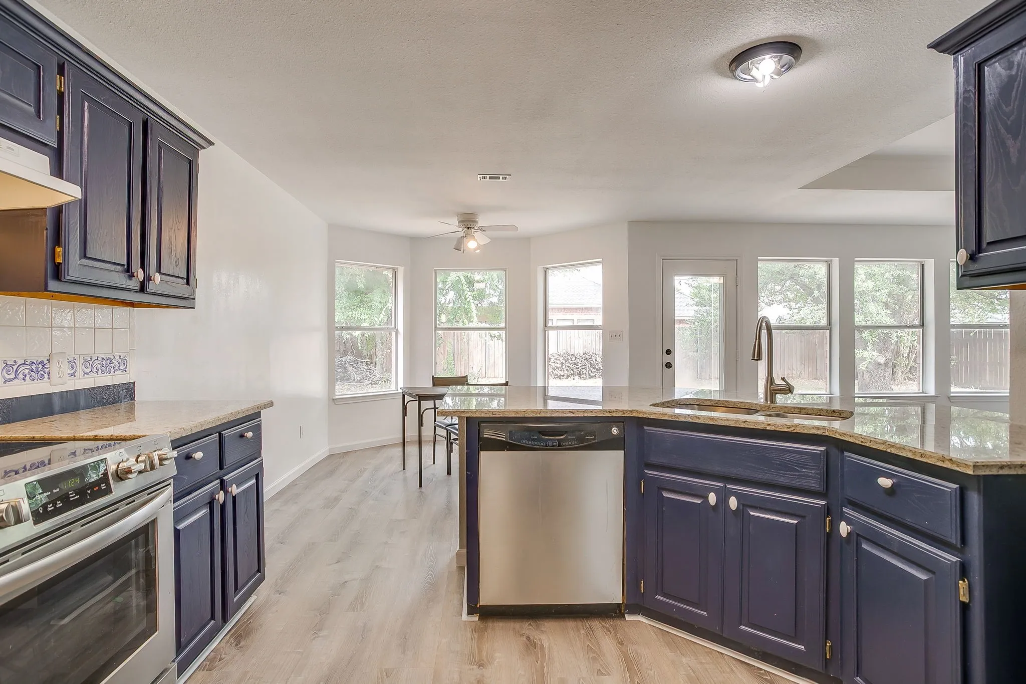 Single Family Residence For Rent in Hood County , 1512 Clover Lane, Granbury, Texas 76048, 3 Bedroom, 2 Bathroom, 2 Garage spaces, 1,462 Sqft, built in 1998, mls#21371060, Real Estate Agent in Granbury, Homes For Rent in Hood county, Homes For Rent in Granbury, Realtor in Granbury Texas, Real Estate Brokerage Independent Realty Texas, Luminita Cordes Realtor