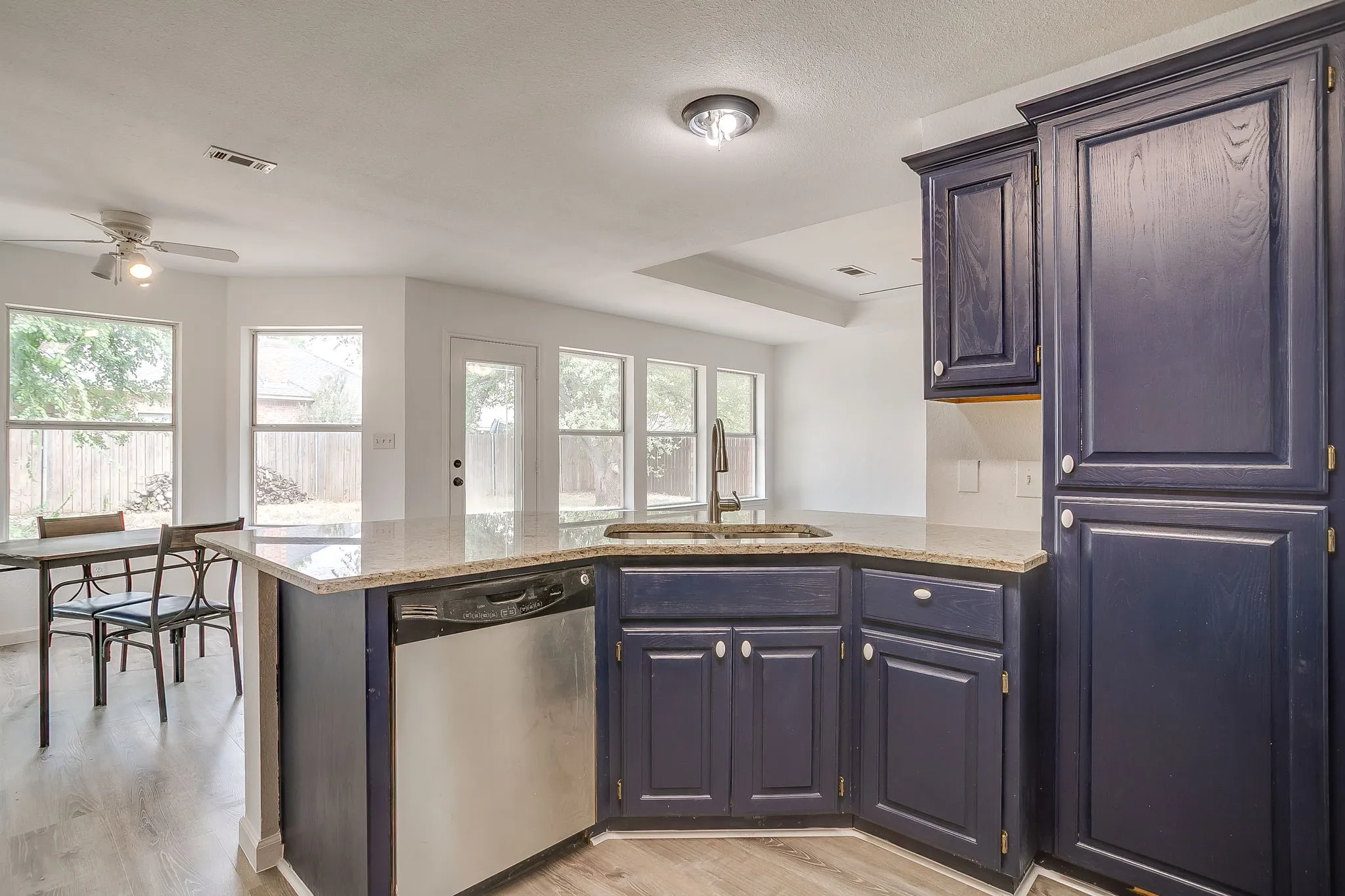 Single Family Residence For Rent in Hood County , 1512 Clover Lane, Granbury, Texas 76048, 3 Bedroom, 2 Bathroom, 2 Garage spaces, 1,462 Sqft, built in 1998, mls#21371060, Real Estate Agent in Granbury, Homes For Rent in Hood county, Homes For Rent in Granbury, Realtor in Granbury Texas, Real Estate Brokerage Independent Realty Texas, Luminita Cordes Realtor