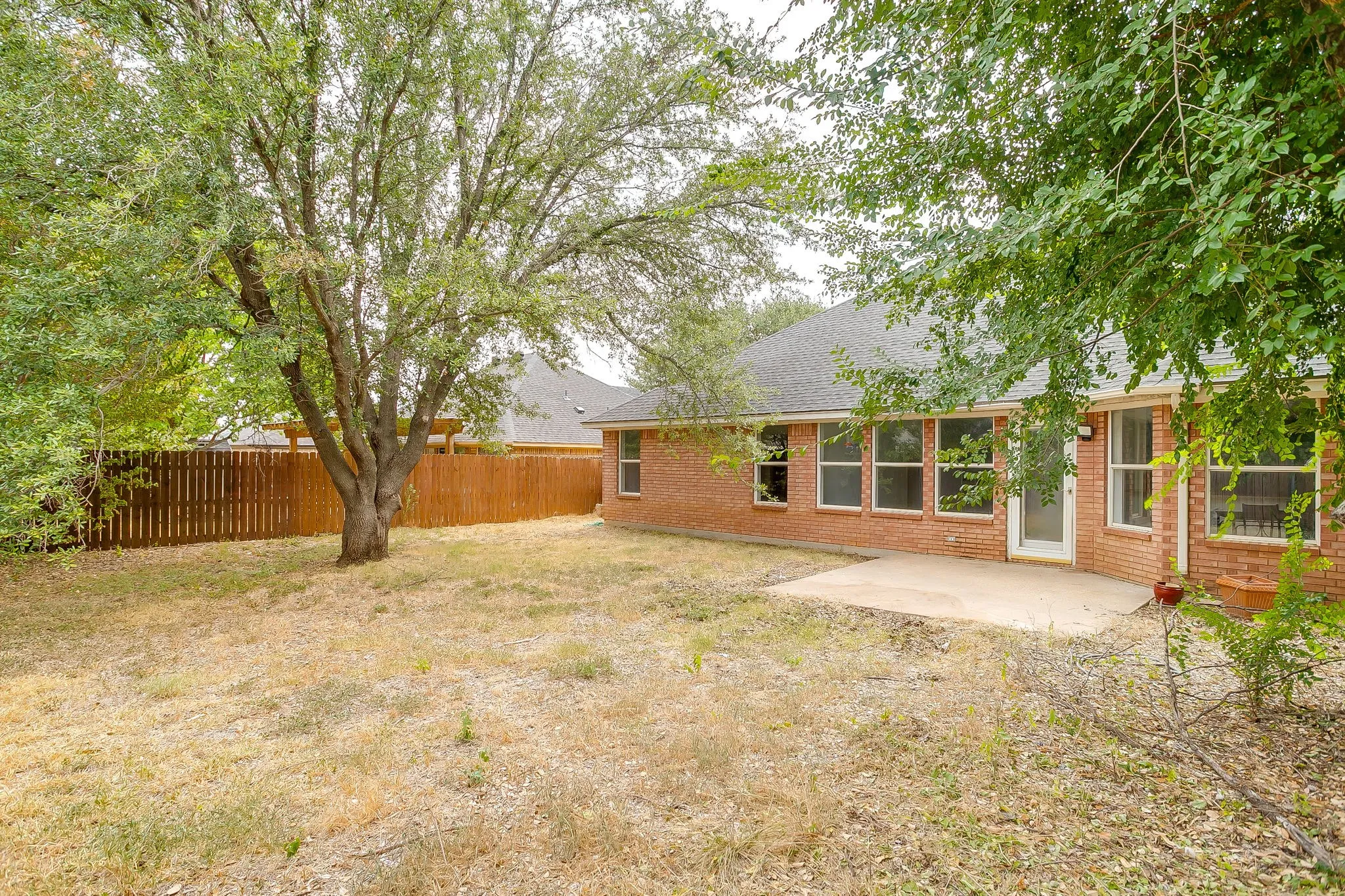 Single Family Residence For Rent in Hood County , 1512 Clover Lane, Granbury, Texas 76048, 3 Bedroom, 2 Bathroom, 2 Garage spaces, 1,462 Sqft, built in 1998, mls#21371060, Real Estate Agent in Granbury, Homes For Rent in Hood county, Homes For Rent in Granbury, Realtor in Granbury Texas, Real Estate Brokerage Independent Realty Texas, Luminita Cordes Realtor