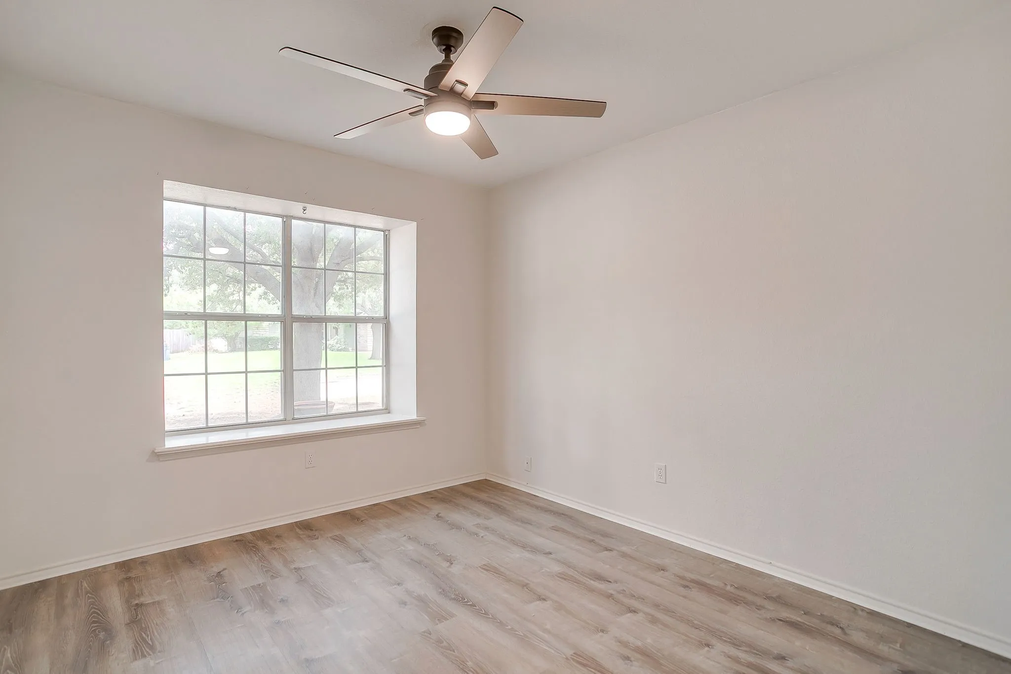 Single Family Residence For Rent in Hood County , 1512 Clover Lane, Granbury, Texas 76048, 3 Bedroom, 2 Bathroom, 2 Garage spaces, 1,462 Sqft, built in 1998, mls#21371060, Real Estate Agent in Granbury, Homes For Rent in Hood county, Homes For Rent in Granbury, Realtor in Granbury Texas, Real Estate Brokerage Independent Realty Texas, Luminita Cordes Realtor