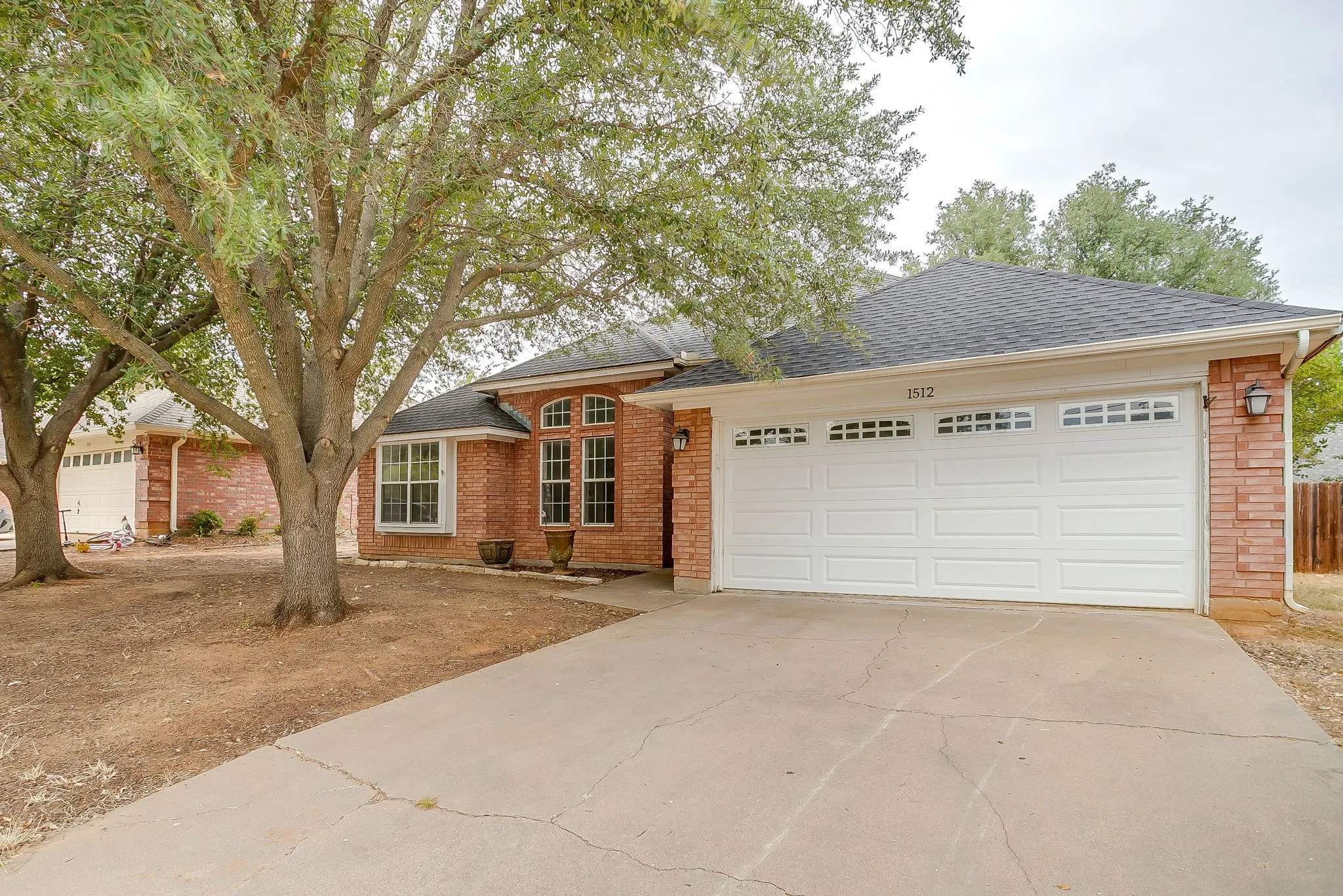 Single Family Residence For Rent in Hood County , 1512 Clover Lane, Granbury, Texas 76048, 3 Bedroom, 2 Bathroom, 2 Garage spaces, 1,462 Sqft, built in 1998, mls#21371060, Real Estate Agent in Granbury, Homes For Rent in Hood county, Homes For Rent in Granbury, Realtor in Granbury Texas, Real Estate Brokerage Independent Realty Texas, Luminita Cordes Realtor