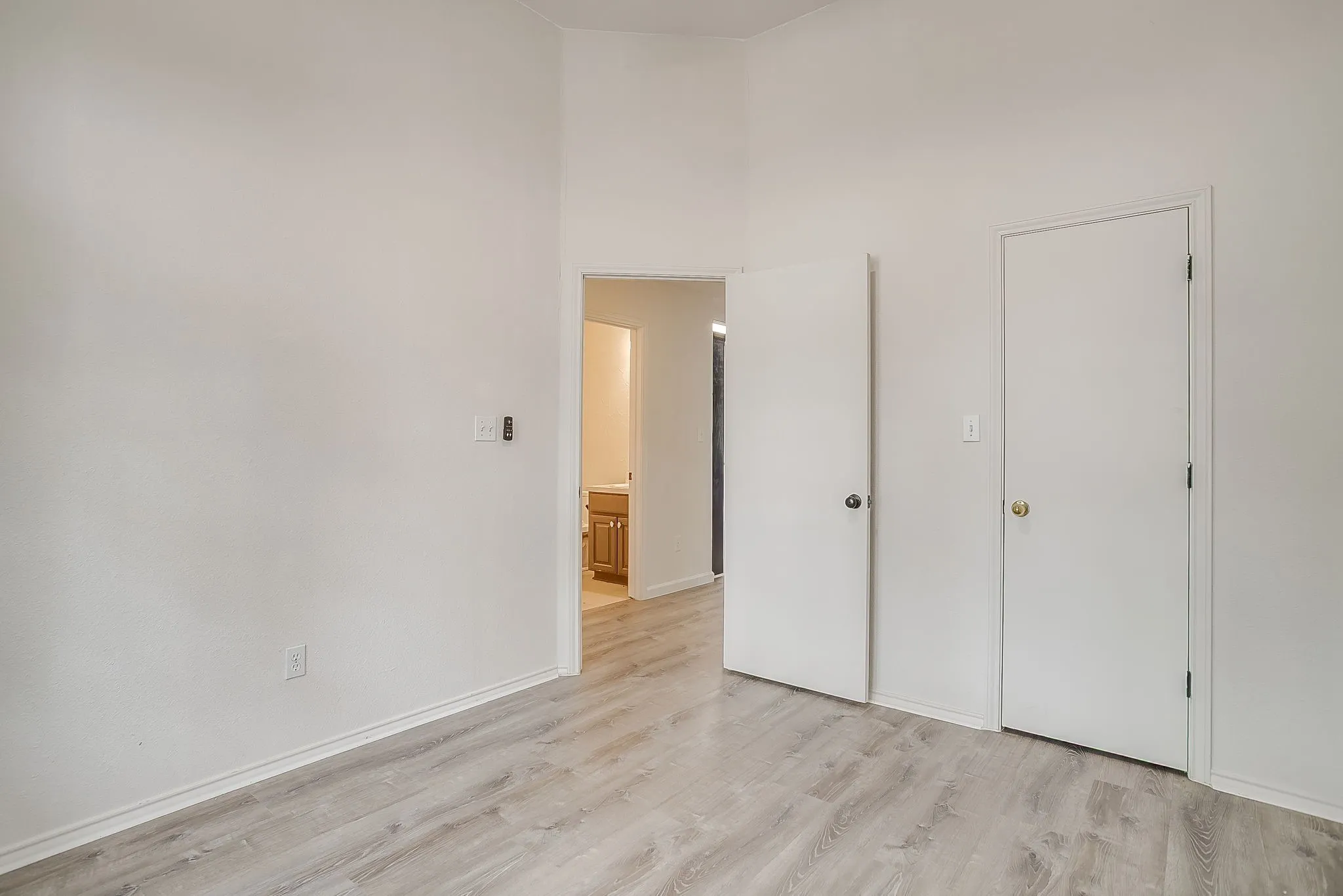 Single Family Residence For Rent in Hood County , 1512 Clover Lane, Granbury, Texas 76048, 3 Bedroom, 2 Bathroom, 2 Garage spaces, 1,462 Sqft, built in 1998, mls#21371060, Real Estate Agent in Granbury, Homes For Rent in Hood county, Homes For Rent in Granbury, Realtor in Granbury Texas, Real Estate Brokerage Independent Realty Texas, Luminita Cordes Realtor