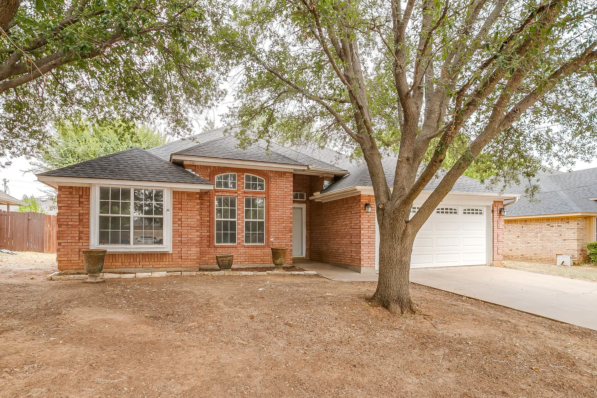 Single Family Residence For Rent in Hood County , 1512 Clover Lane, Granbury, Texas 76048, 3 Bedroom, 2 Bathroom, 2 Garage spaces, 1,462 Sqft, built in 1998, mls#21371060, Real Estate Agent in Granbury, Homes For Rent in Hood county, Homes For Rent in Granbury, Realtor in Granbury Texas, Real Estate Brokerage Independent Realty Texas, Luminita Cordes Realtor