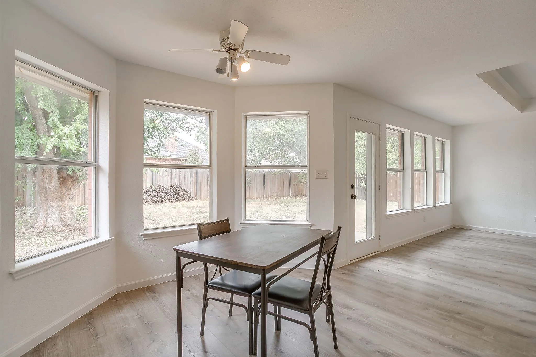 Single Family Residence For Rent in Hood County , 1512 Clover Lane, Granbury, Texas 76048, 3 Bedroom, 2 Bathroom, 2 Garage spaces, 1,462 Sqft, built in 1998, mls#21371060, Real Estate Agent in Granbury, Homes For Rent in Hood county, Homes For Rent in Granbury, Realtor in Granbury Texas, Real Estate Brokerage Independent Realty Texas, Luminita Cordes Realtor