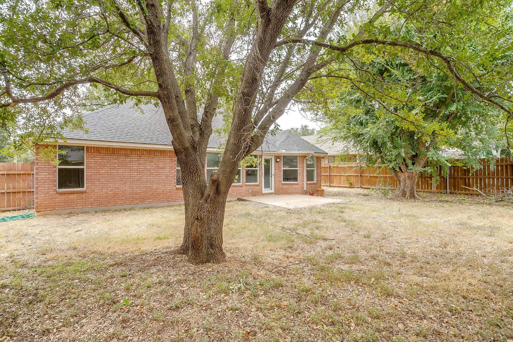 Single Family Residence For Rent in Hood County , 1512 Clover Lane, Granbury, Texas 76048, 3 Bedroom, 2 Bathroom, 2 Garage spaces, 1,462 Sqft, built in 1998, mls#21371060, Real Estate Agent in Granbury, Homes For Rent in Hood county, Homes For Rent in Granbury, Realtor in Granbury Texas, Real Estate Brokerage Independent Realty Texas, Luminita Cordes Realtor