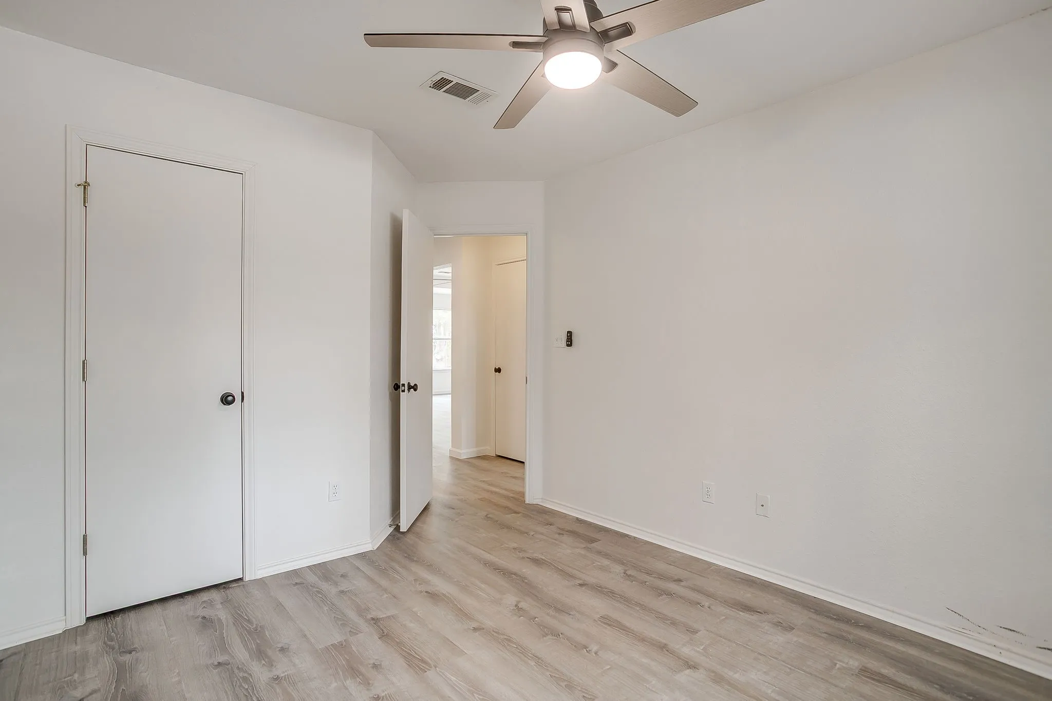 Single Family Residence For Rent in Hood County , 1512 Clover Lane, Granbury, Texas 76048, 3 Bedroom, 2 Bathroom, 2 Garage spaces, 1,462 Sqft, built in 1998, mls#21371060, Real Estate Agent in Granbury, Homes For Rent in Hood county, Homes For Rent in Granbury, Realtor in Granbury Texas, Real Estate Brokerage Independent Realty Texas, Luminita Cordes Realtor