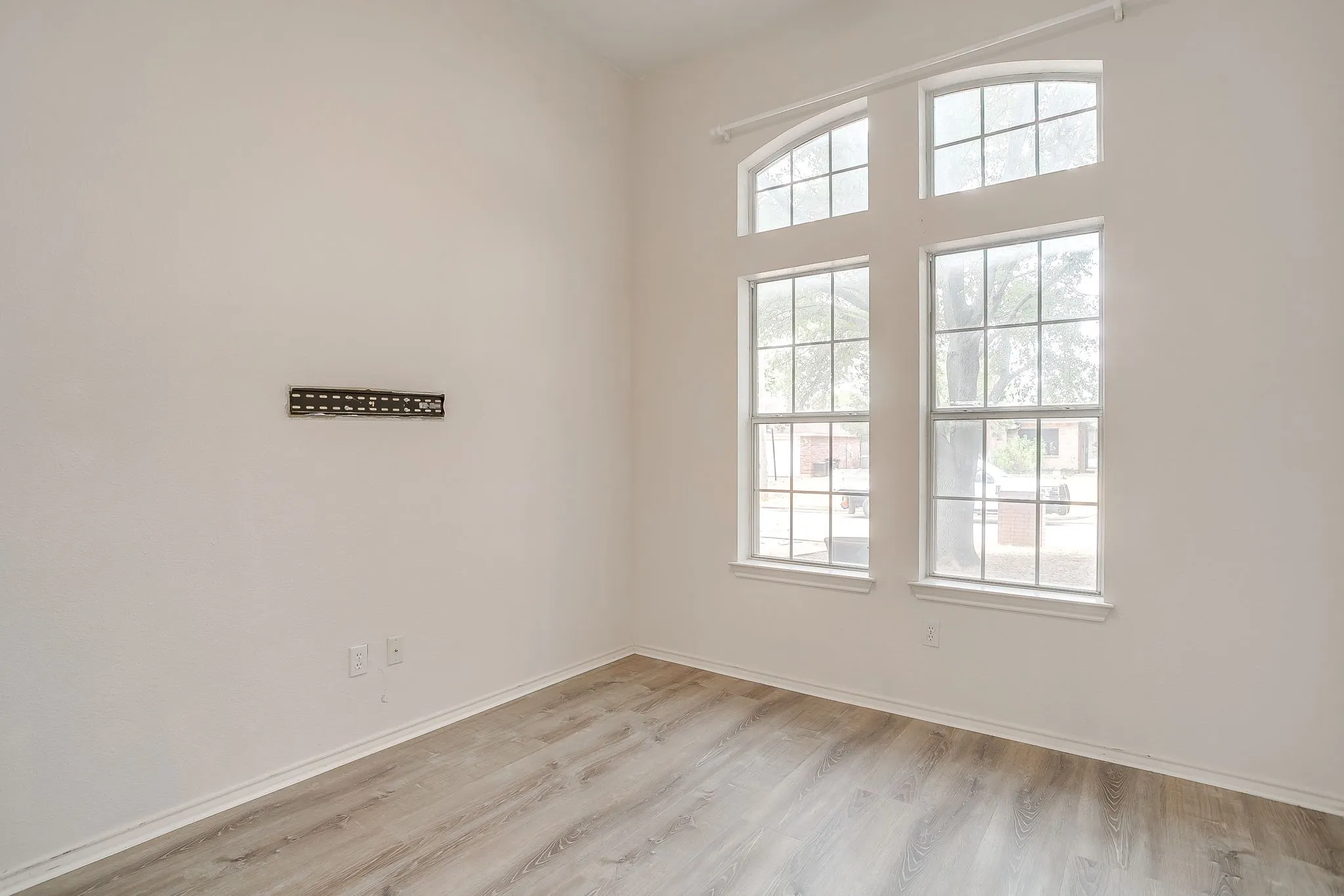Single Family Residence For Rent in Hood County , 1512 Clover Lane, Granbury, Texas 76048, 3 Bedroom, 2 Bathroom, 2 Garage spaces, 1,462 Sqft, built in 1998, mls#21371060, Real Estate Agent in Granbury, Homes For Rent in Hood county, Homes For Rent in Granbury, Realtor in Granbury Texas, Real Estate Brokerage Independent Realty Texas, Luminita Cordes Realtor