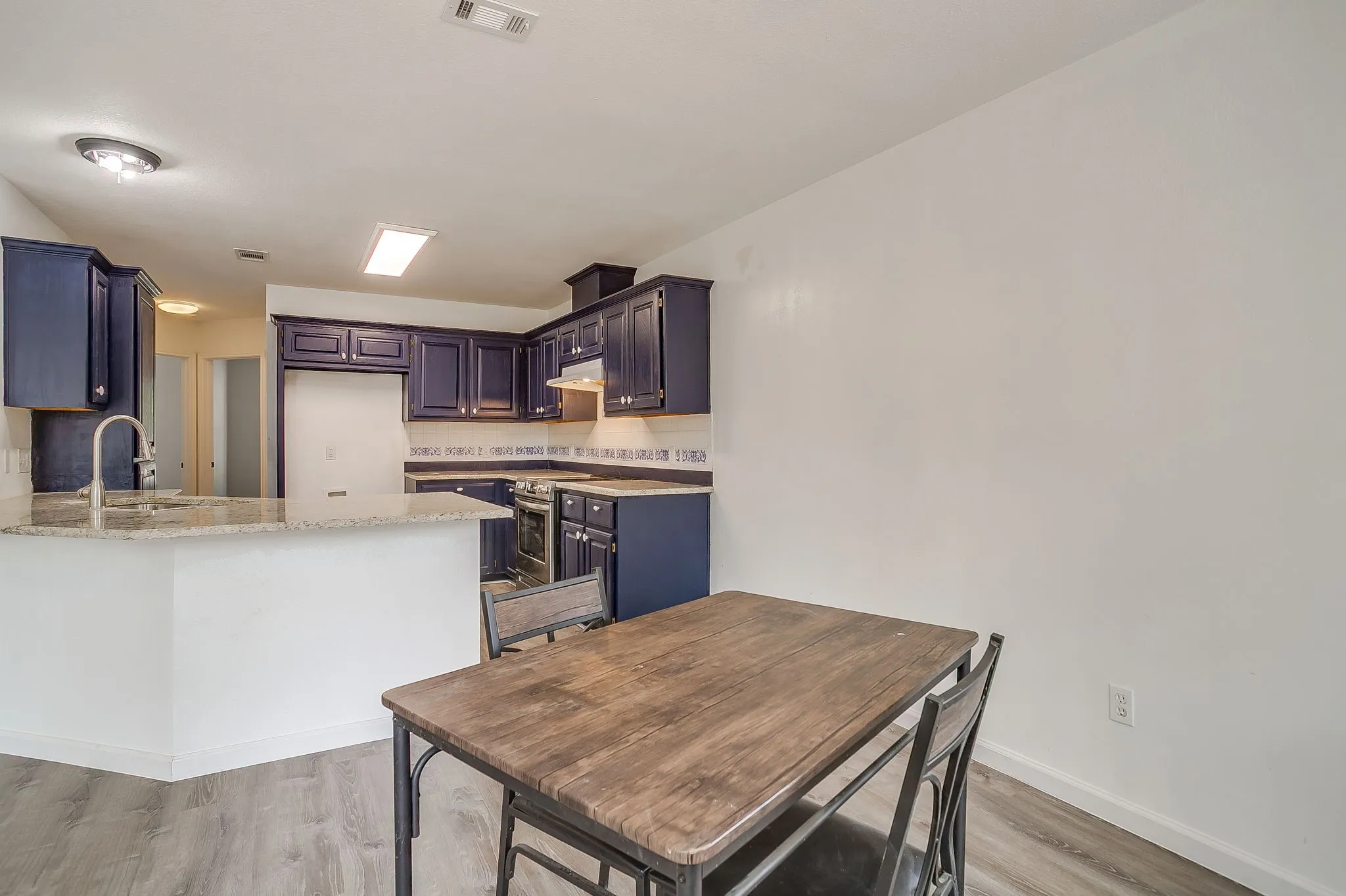 Single Family Residence For Rent in Hood County , 1512 Clover Lane, Granbury, Texas 76048, 3 Bedroom, 2 Bathroom, 2 Garage spaces, 1,462 Sqft, built in 1998, mls#21371060, Real Estate Agent in Granbury, Homes For Rent in Hood county, Homes For Rent in Granbury, Realtor in Granbury Texas, Real Estate Brokerage Independent Realty Texas, Luminita Cordes Realtor