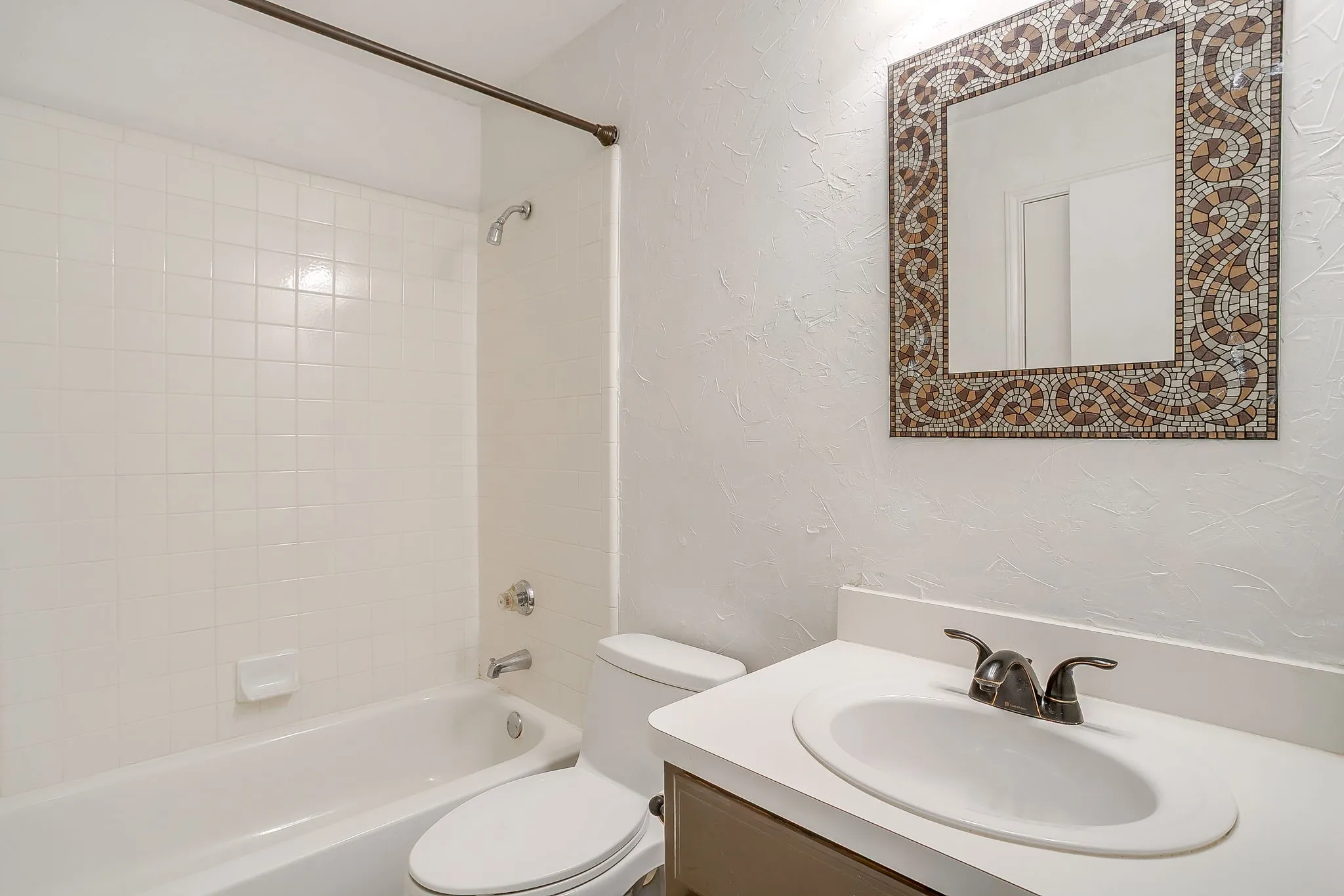 Single Family Residence For Rent in Hood County , 1512 Clover Lane, Granbury, Texas 76048, 3 Bedroom, 2 Bathroom, 2 Garage spaces, 1,462 Sqft, built in 1998, mls#21371060, Real Estate Agent in Granbury, Homes For Rent in Hood county, Homes For Rent in Granbury, Realtor in Granbury Texas, Real Estate Brokerage Independent Realty Texas, Luminita Cordes Realtor