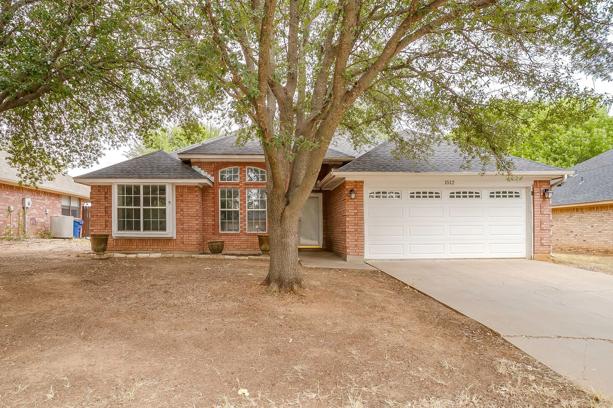 Single Family Residence For Rent in Hood County , 1512 Clover Lane, Granbury, Texas 76048, 3 Bedroom, 2 Bathroom, 2 Garage spaces, 1,462 Sqft, built in 1998, mls#21371060, Real Estate Agent in Granbury, Homes For Rent in Hood county, Homes For Rent in Granbury, Realtor in Granbury Texas, Real Estate Brokerage Independent Realty Texas, Luminita Cordes Realtor