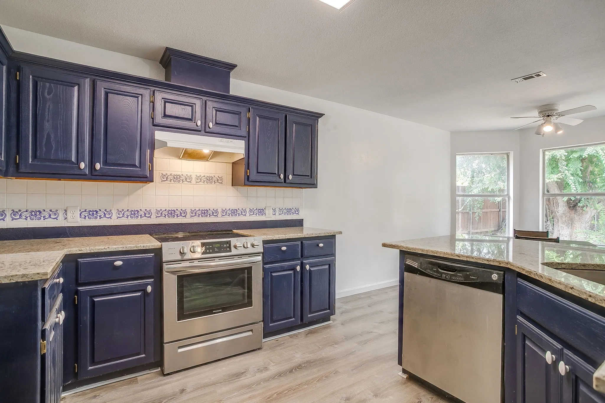 Single Family Residence For Rent in Hood County , 1512 Clover Lane, Granbury, Texas 76048, 3 Bedroom, 2 Bathroom, 2 Garage spaces, 1,462 Sqft, built in 1998, mls#21371060, Real Estate Agent in Granbury, Homes For Rent in Hood county, Homes For Rent in Granbury, Realtor in Granbury Texas, Real Estate Brokerage Independent Realty Texas, Luminita Cordes Realtor