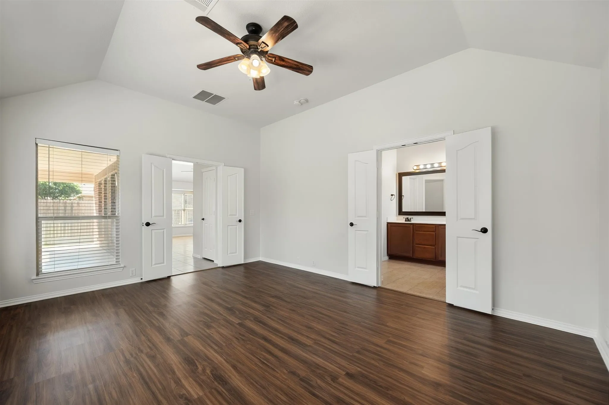 Single Family Residence For Sale in Johnson County , 1313 Concho Trail, Mansfield, Texas 76063, 4 Bedroom, 2 Bathroom, 2 Garage spaces, 1,856 Sqft, built in 2009, mls#21355851, Real Estate Agent in Mansfield, Homes For Sale in Johnson county, Homes For Sale in Mansfield, Realtor in Mansfield Texas, Real Estate Brokerage Independent Realty Texas, Luminita Cordes Realtor